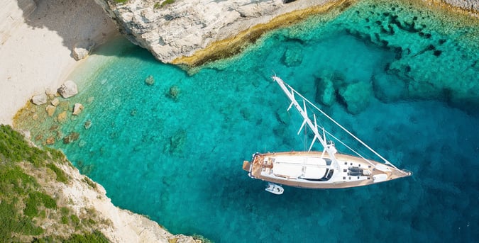 crewed sailing vacation in greece