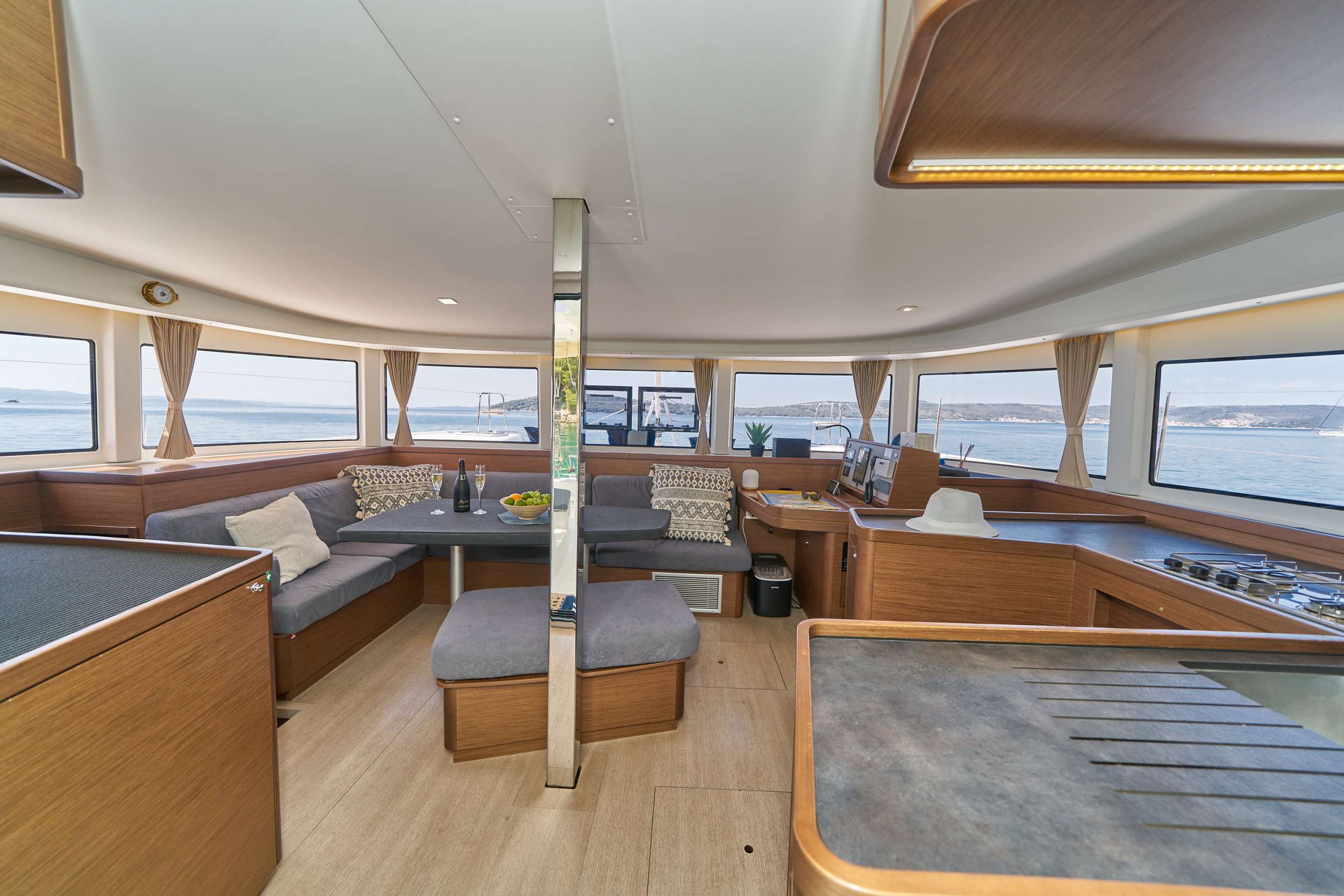 Catamaran Yacht 'AURA', 6 PAX, 2 Crew, 41.00 Ft, 12.00 Meters, Built 2018, Lagoon