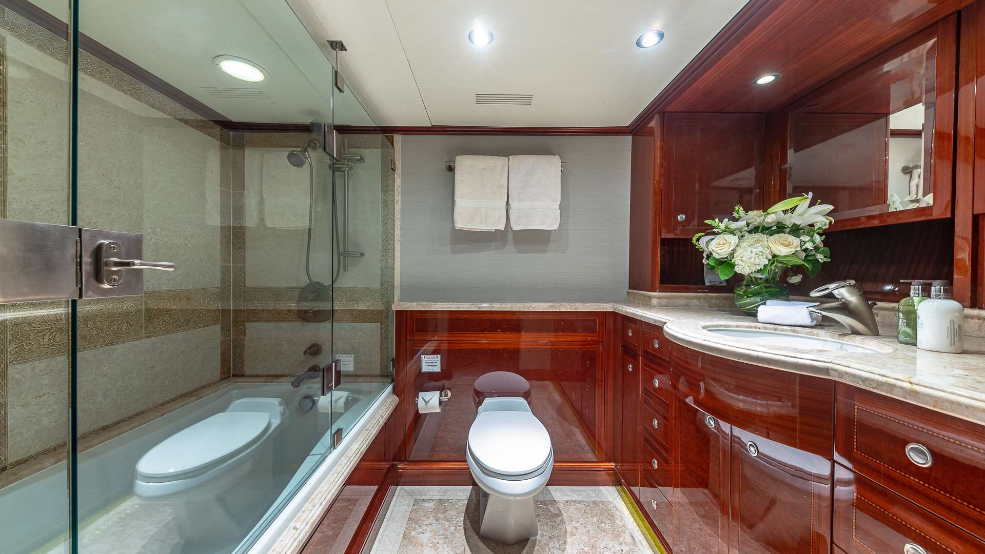 Motor Yacht 'KASHMIR' VIP Stateroom head, 12 PAX, 7 Crew, 133.00 Ft, 40.00 Meters, Built 2008, Splendor, Refit Year 2021