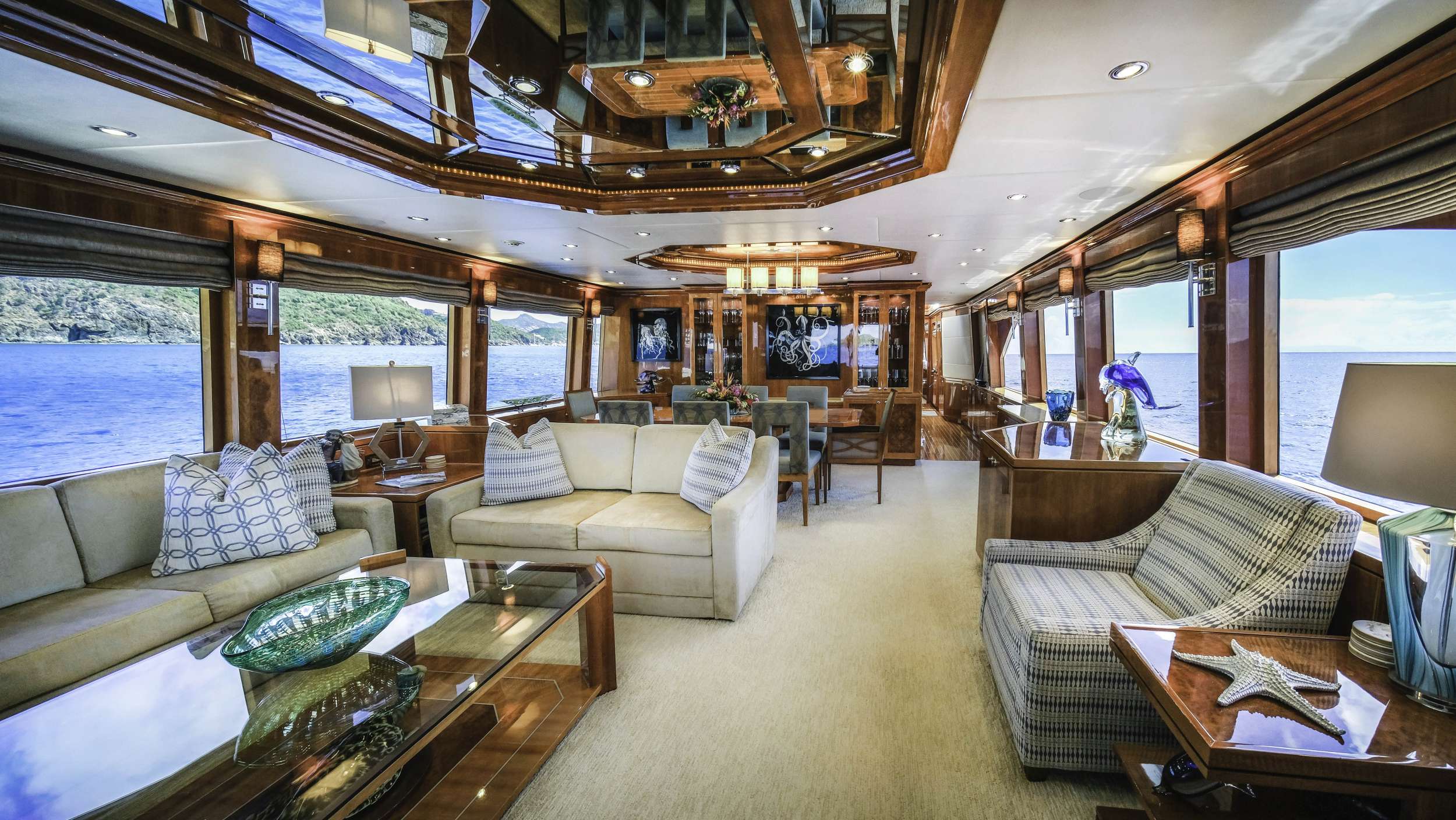 Motor Yacht 'CYNDERELLA' Salon, 8 PAX, 5 Crew, 101.00 Ft, 30.00 Meters, Built 2010, Hargrave, Refit Year 2019
