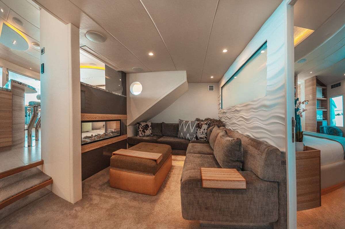 Motor Yacht 'SAMARA' Main Salon, 8 PAX, 4 Crew, 79.00 Ft, 24.00 Meters, Built 2016, Refit Year 2020