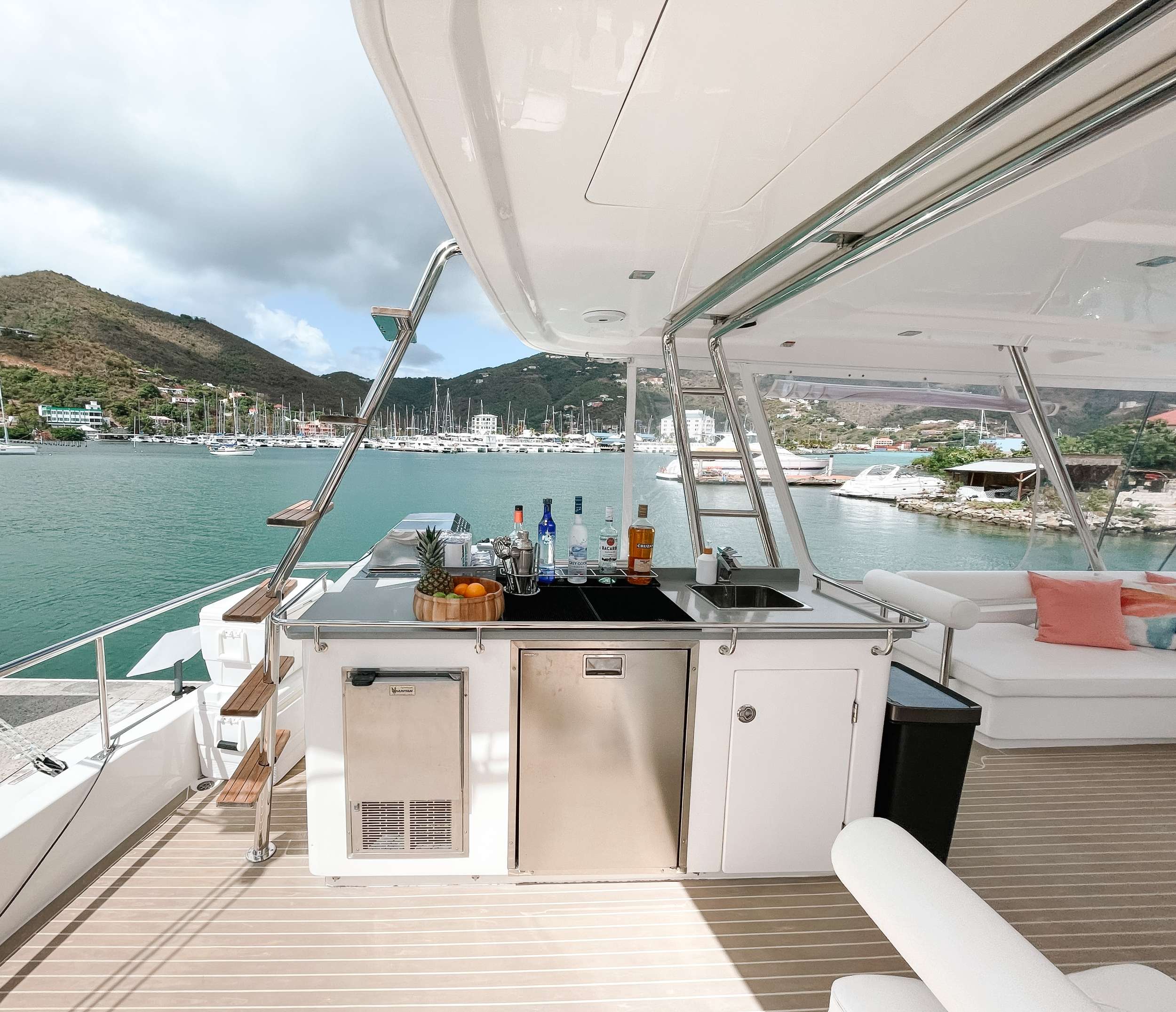 Catamaran Yacht 'RUBY ONE', 6 PAX, 2 Crew, 58.00 Ft, 17.00 Meters, Built 2020, Leopard