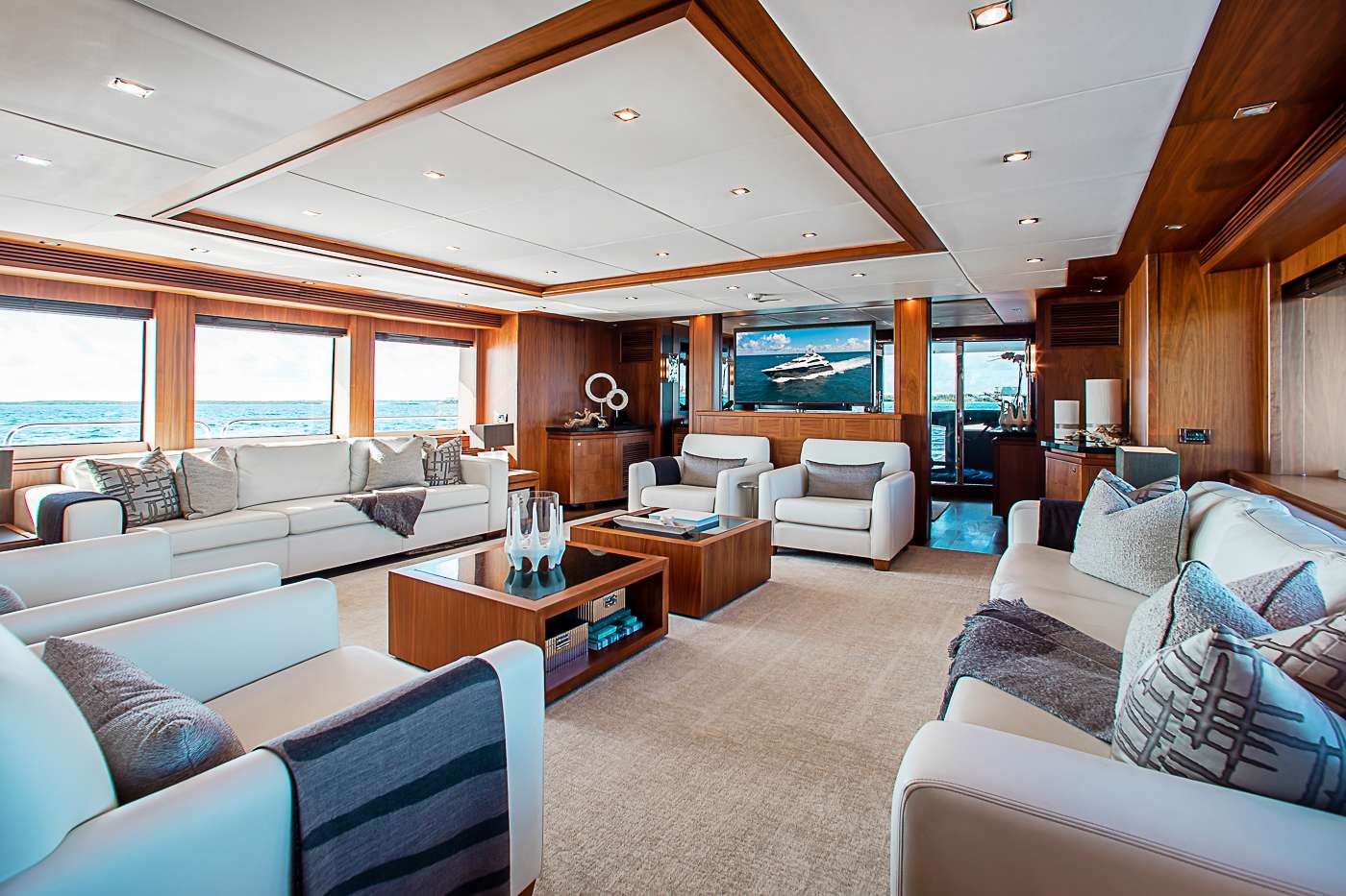 Motor Yacht 'ACACIA' Main salon, 10 PAX, 8 Crew, 131.00 Ft, 39.00 Meters, Built 2012, Sunseeker, Refit Year 2022