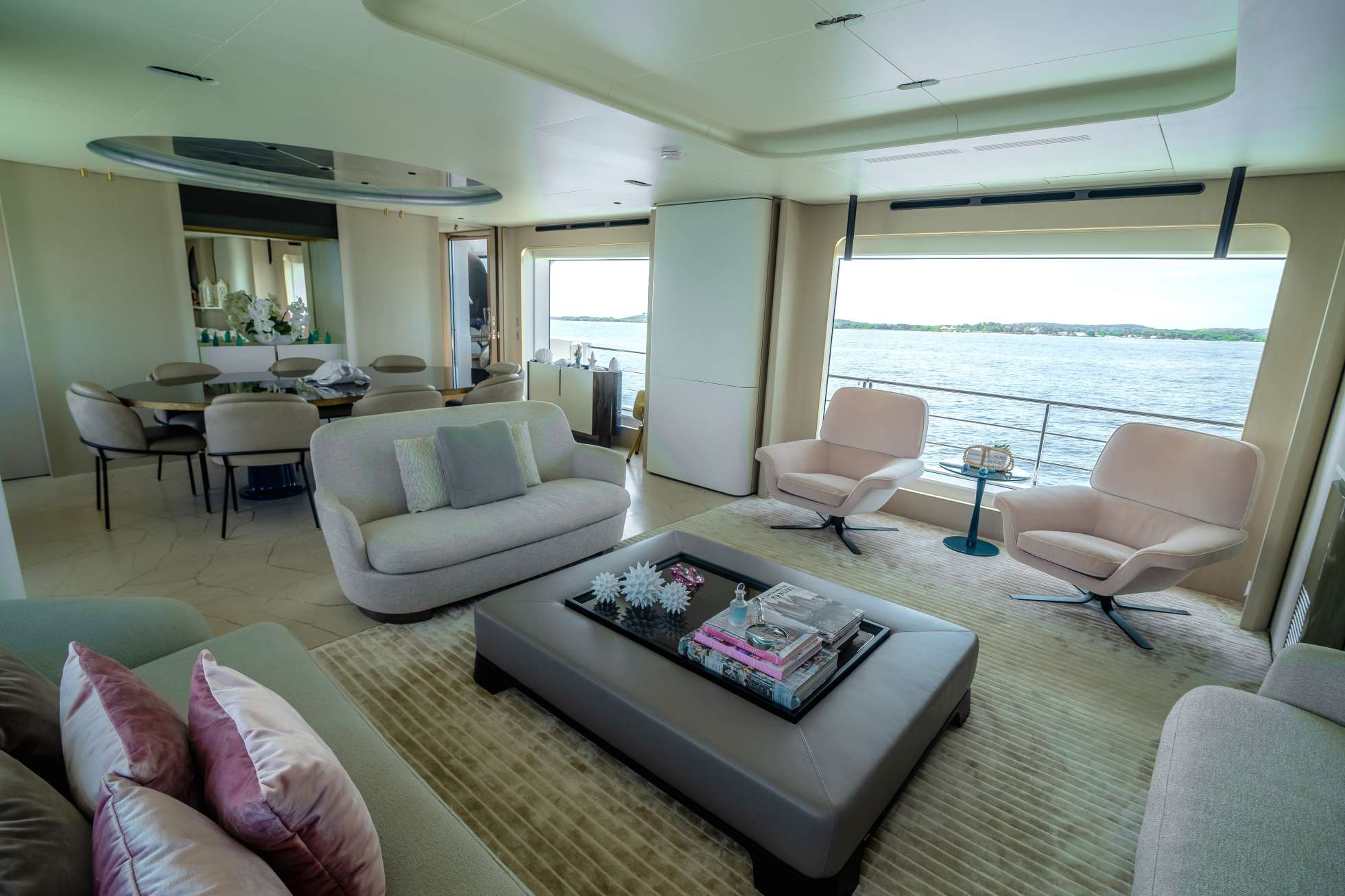 Motor Yacht 'LUZ DE MAR', 11 PAX, 8 Crew, 104.00 Ft, 32.00 Meters, Built 2021, Azimut