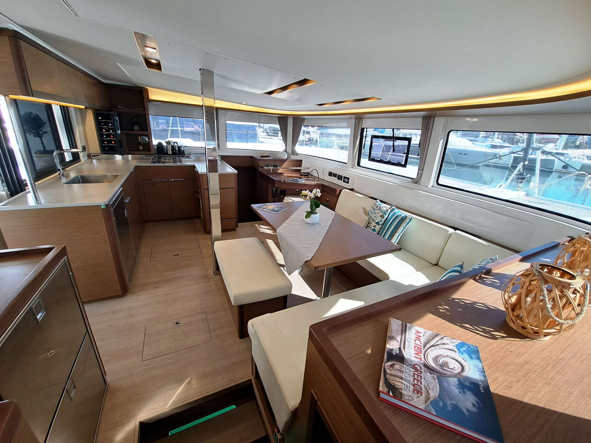 Catamaran Yacht 'OMNIA', 8 PAX, 2 Crew, 46.00 Ft, 14.00 Meters, Built 2020, Lagoon