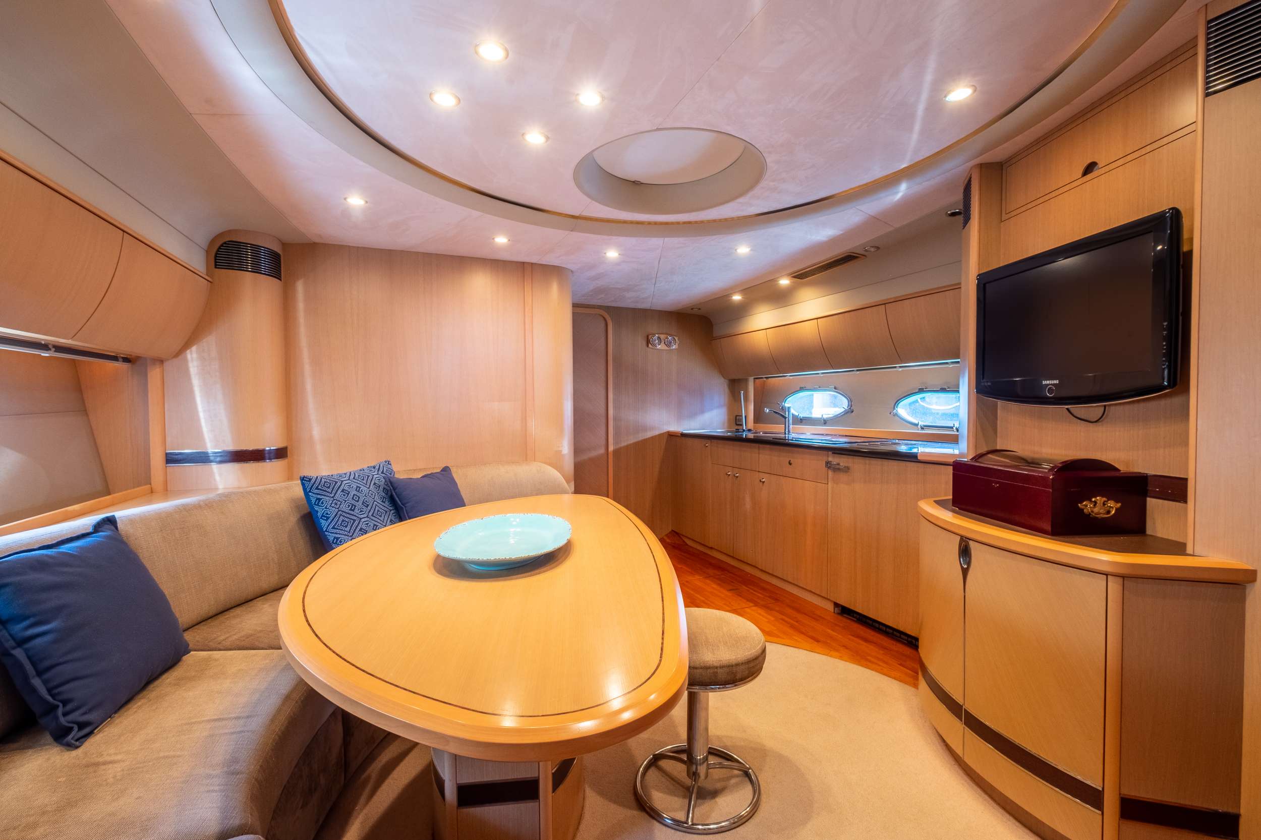 Motor Yacht 'THE COMMISSIONER', 6 PAX, 60.00 Ft, 18.00 Meters, Built 2008, Princess Viking
