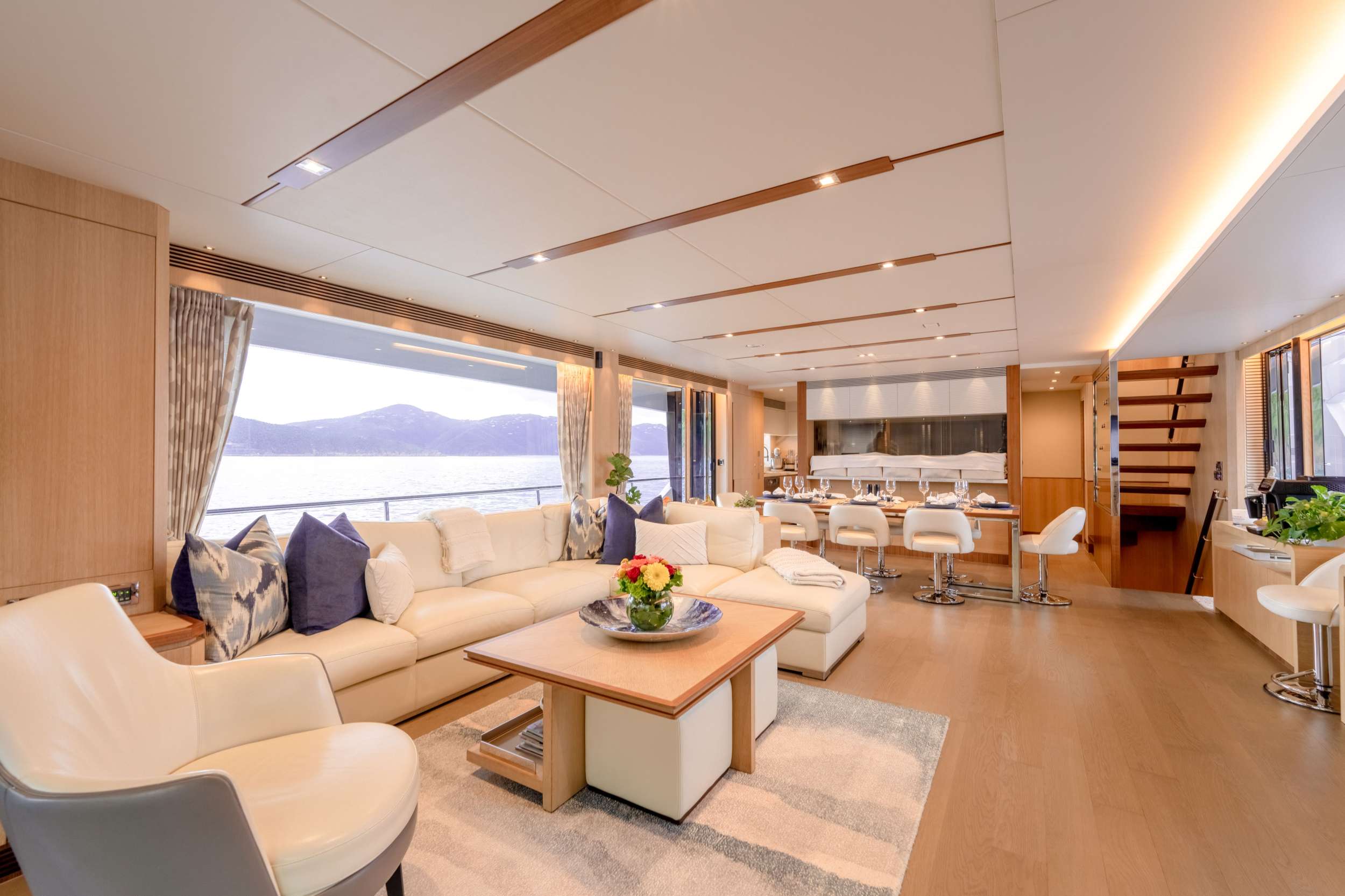 Motor Yacht 'AQUA LIFE' Main Salon, 10 PAX, 4 Crew, 90.00 Ft, 27.00 Meters, Built 2020, Horizon