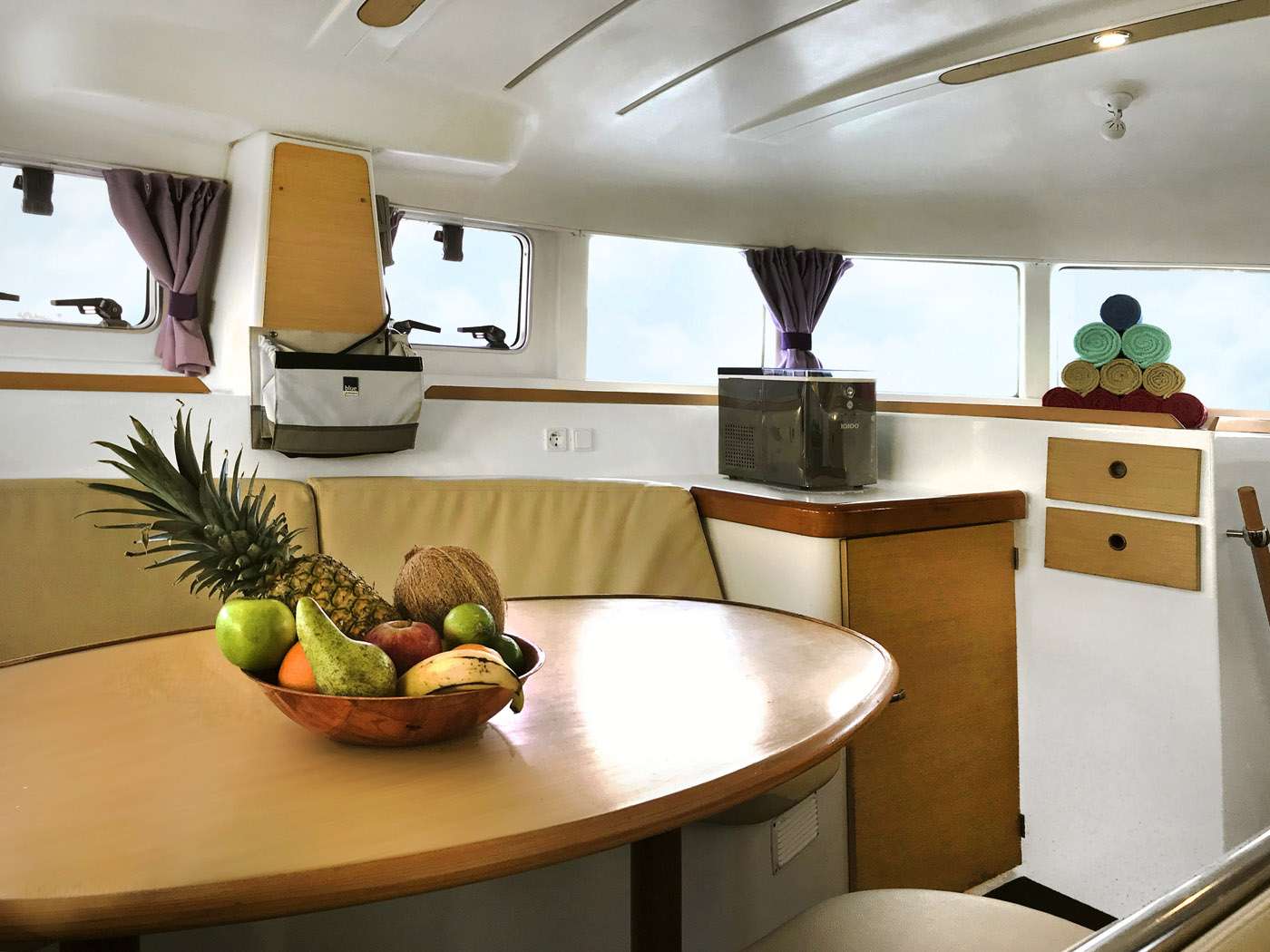 Catamaran Yacht 'TIMAIAO 2' Saloon, 6 PAX, 2 Crew, 40.00 Ft, 12.00 Meters, Built 2009, Lagoon, Refit Year 2022