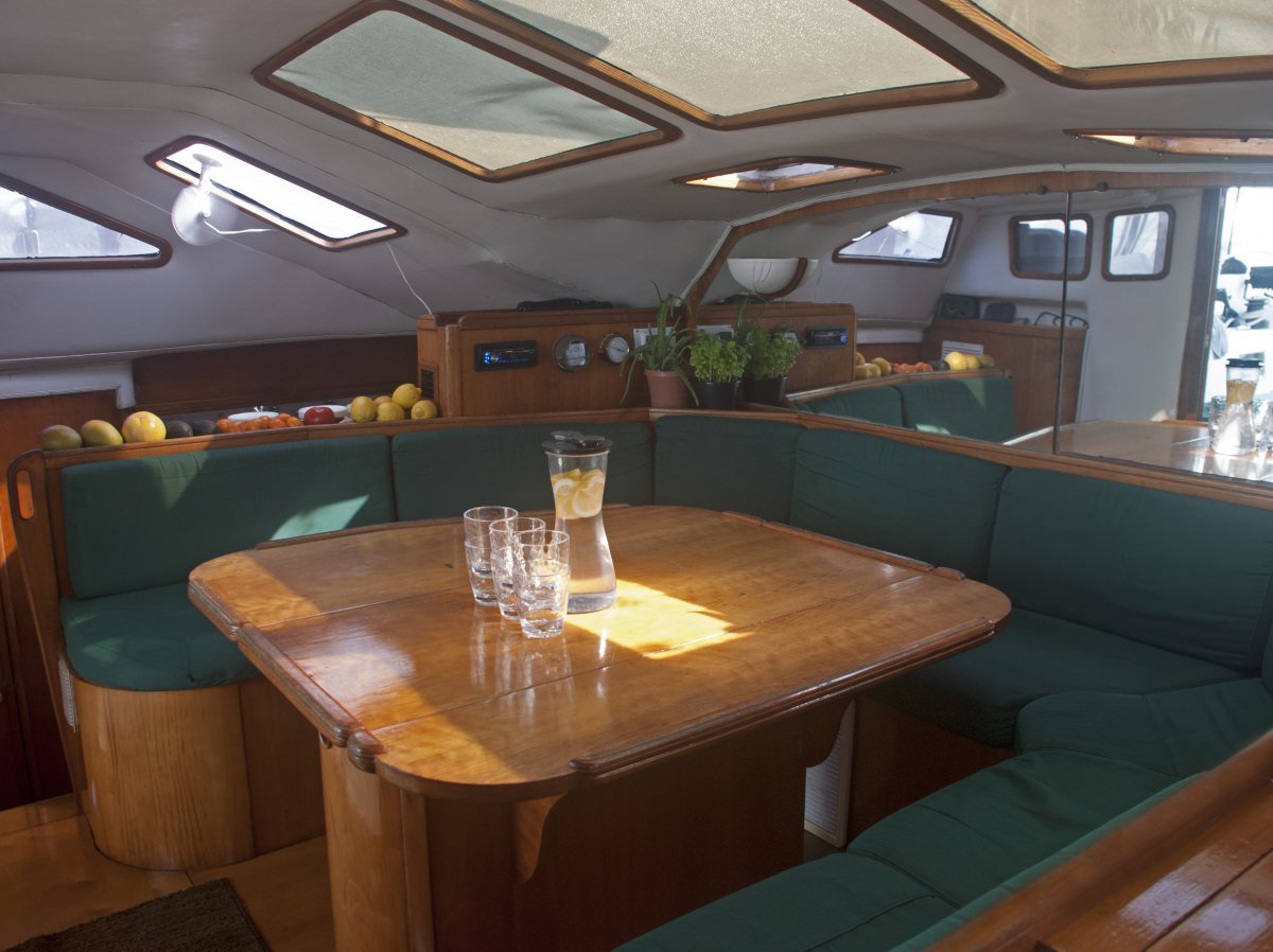 Catamaran Yacht 'UBUNTU' Main Salon, 4 PAX, 2 Crew, 40.00 Ft, 12.20 Meters, Built 1989, Privilege, Refit Year 2015