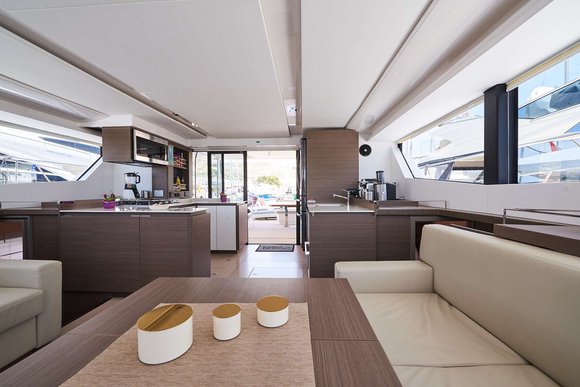 Motor Yacht 'GOOD VIBES ( LEOPARD 53 PC OWNER VERSION)', 6 PAX, 53.00 Ft, 16.00 Meters, Built 2021, Leopard