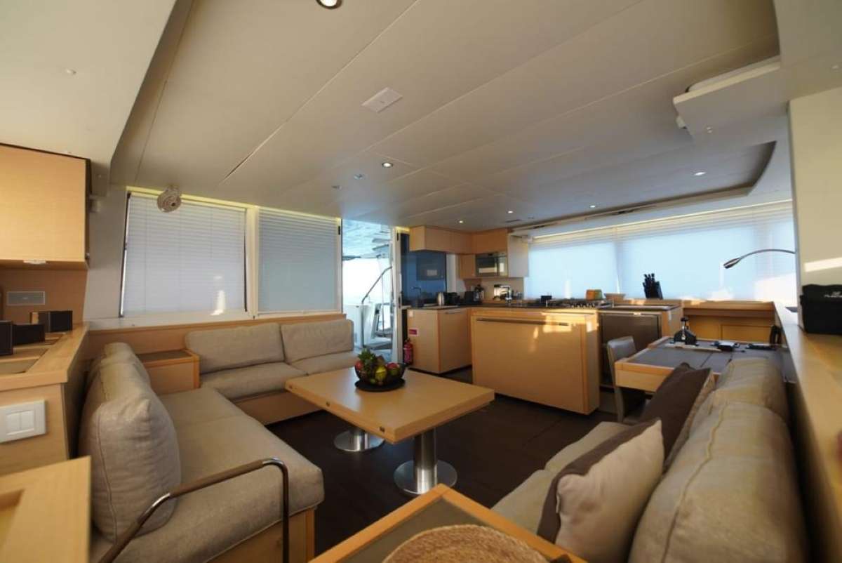 Catamaran Yacht 'ISLAS CHAFARINAS', 8 PAX, 3 Crew, 56.00 Ft, 17.00 Meters, Built 2017, Lagoon
