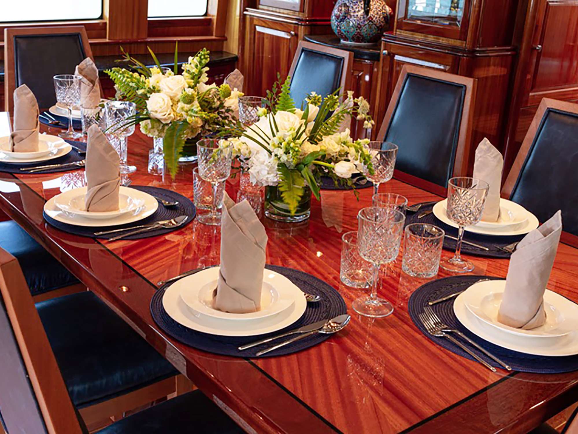 Motor Yacht 'TOP SHELF' Dining and salon, 8 PAX, 3 Crew, 80.00 Ft, 24.00 Meters, Built 2007, Hatteras, Refit Year 2020