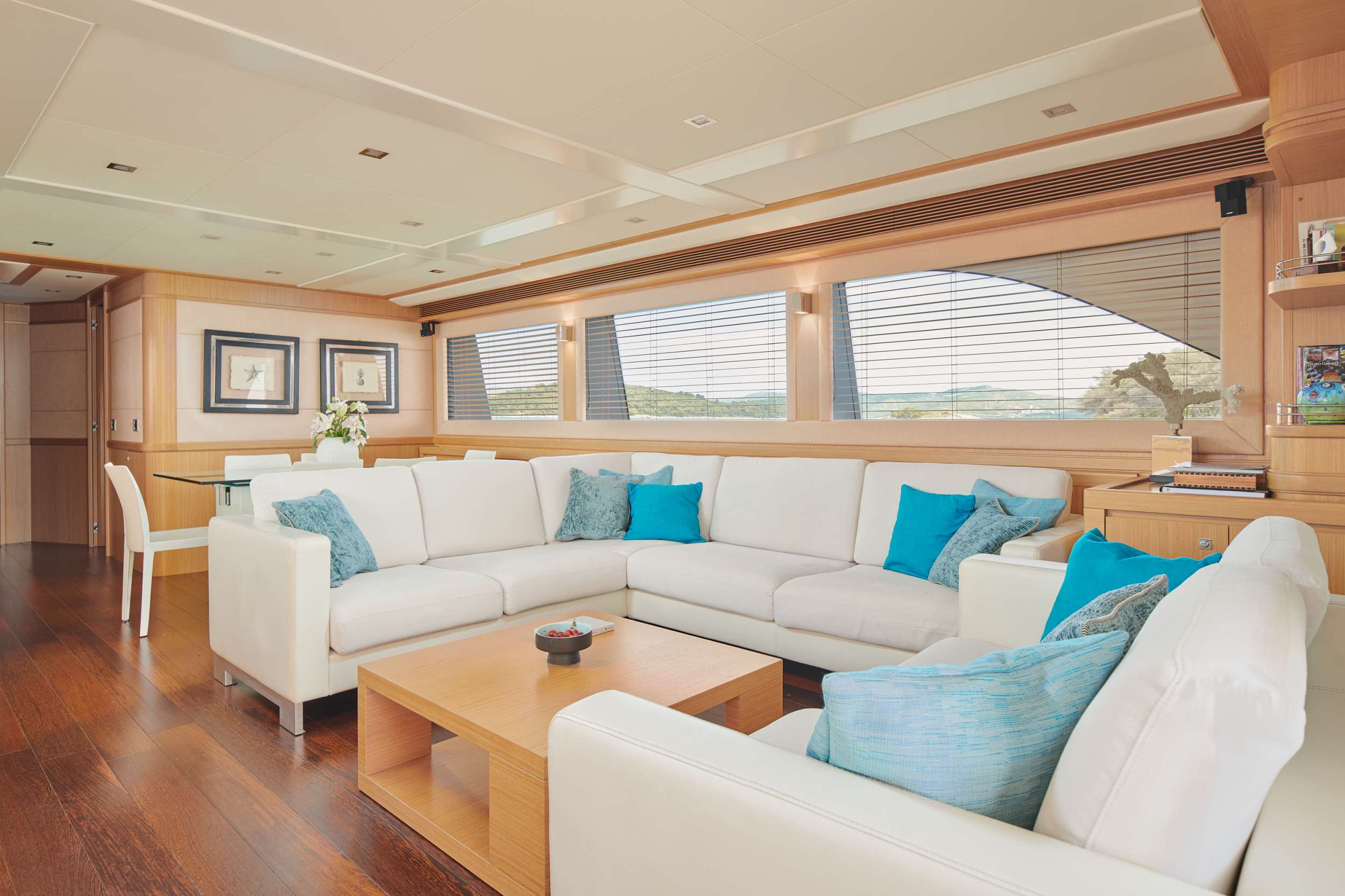 Motor Yacht 'FRIEND'S BOAT', 8 PAX, 4 Crew, 86.00 Ft, 26.00 Meters, Built 2008, Ferretti
