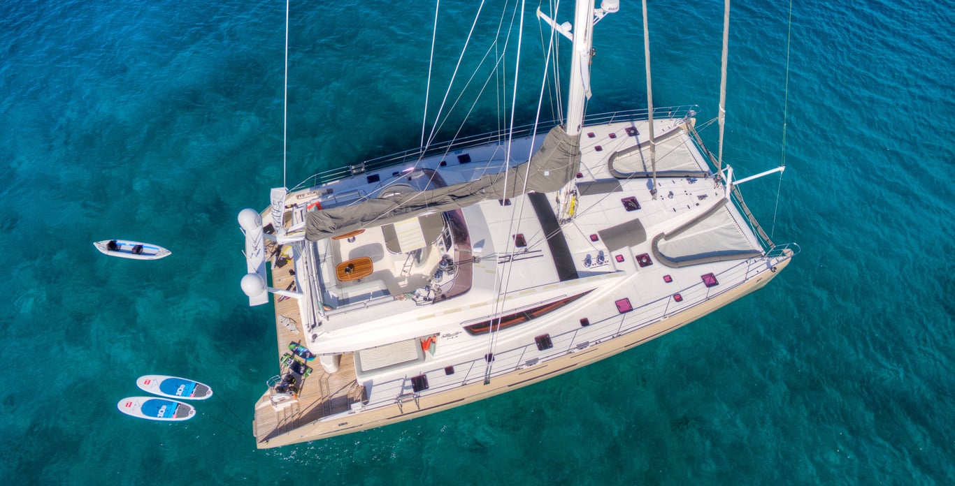 Overview of the 75' sailing catamaran Zingara