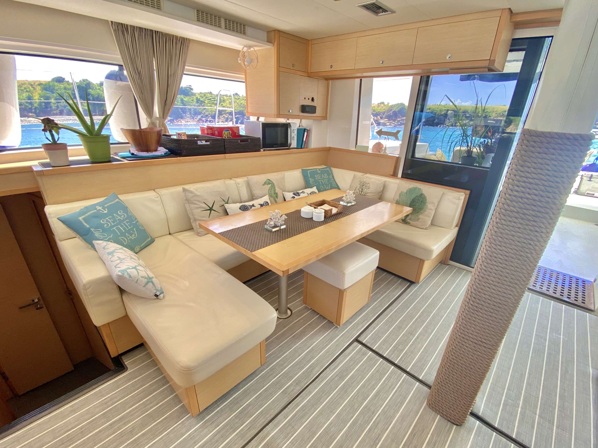 Catamaran Yacht 'RUMBA', 10 PAX, 2 Crew, 52.00 Ft, 15.00 Meters, Built 2014, Lagoon