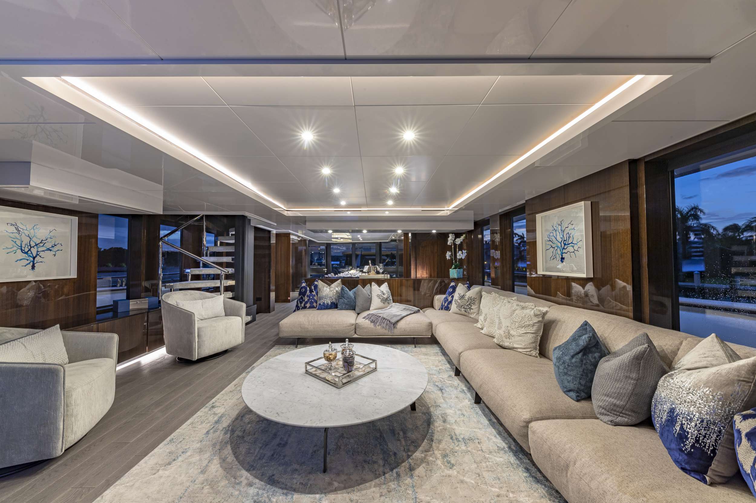 Motor Yacht 'OCULUS' Main Salon, 10 PAX, 7 Crew, 128.00 Ft, 39.00 Meters, Built 1996, Oceanfast, Refit Year 2020