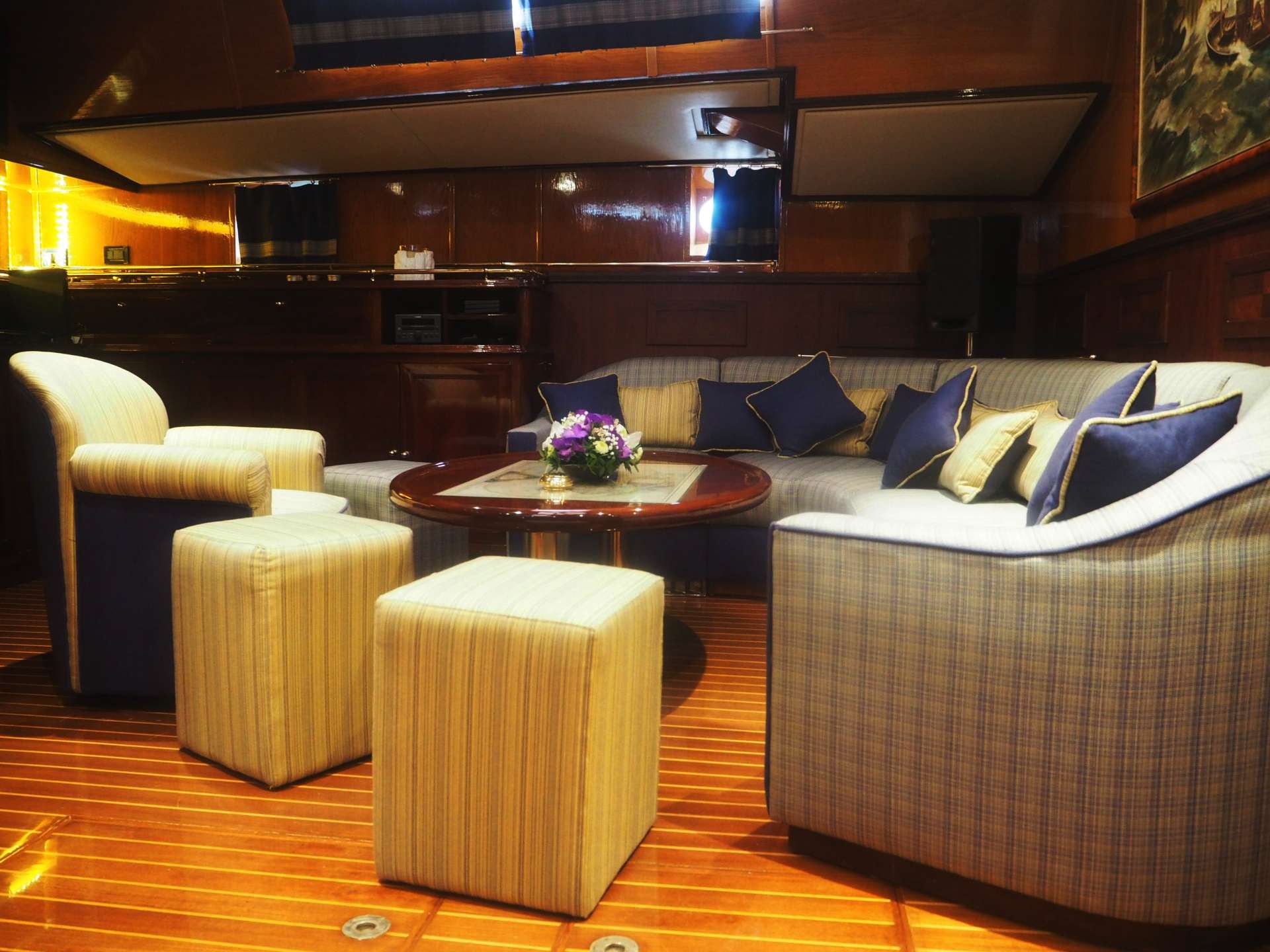 Sailing Yacht 'WIND OF CHANGE' Salon, 6 PAX, 95.00 Ft, 29.00 Meters, Built 1988, Brooke Marin, Refit Year 1988/2016/2018