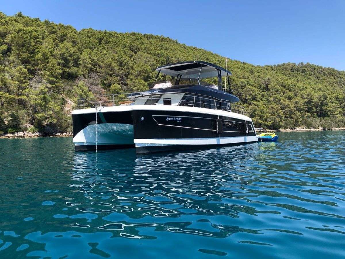 Motor Yacht 'UMBRELLA VICTORIA', 6 PAX, 44.00 Ft, 13.00 Meters, Built 2018, Fountaine Pajot
