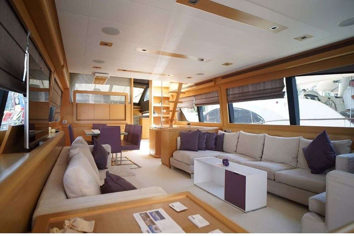 Motor Yacht 'REINE DES COEURS', 8 PAX, 4 Crew, 82.00 Ft, 25.00 Meters, Built 2015, Ferretti