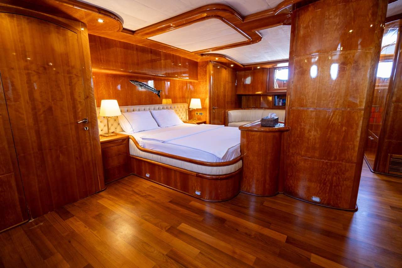 Sailing Yacht 'SILVER MOON' KING Bedroom 50m2, 8 PAX, 5 Crew, 118.00 Ft, 36.00 Meters, Built 2010, Gulet