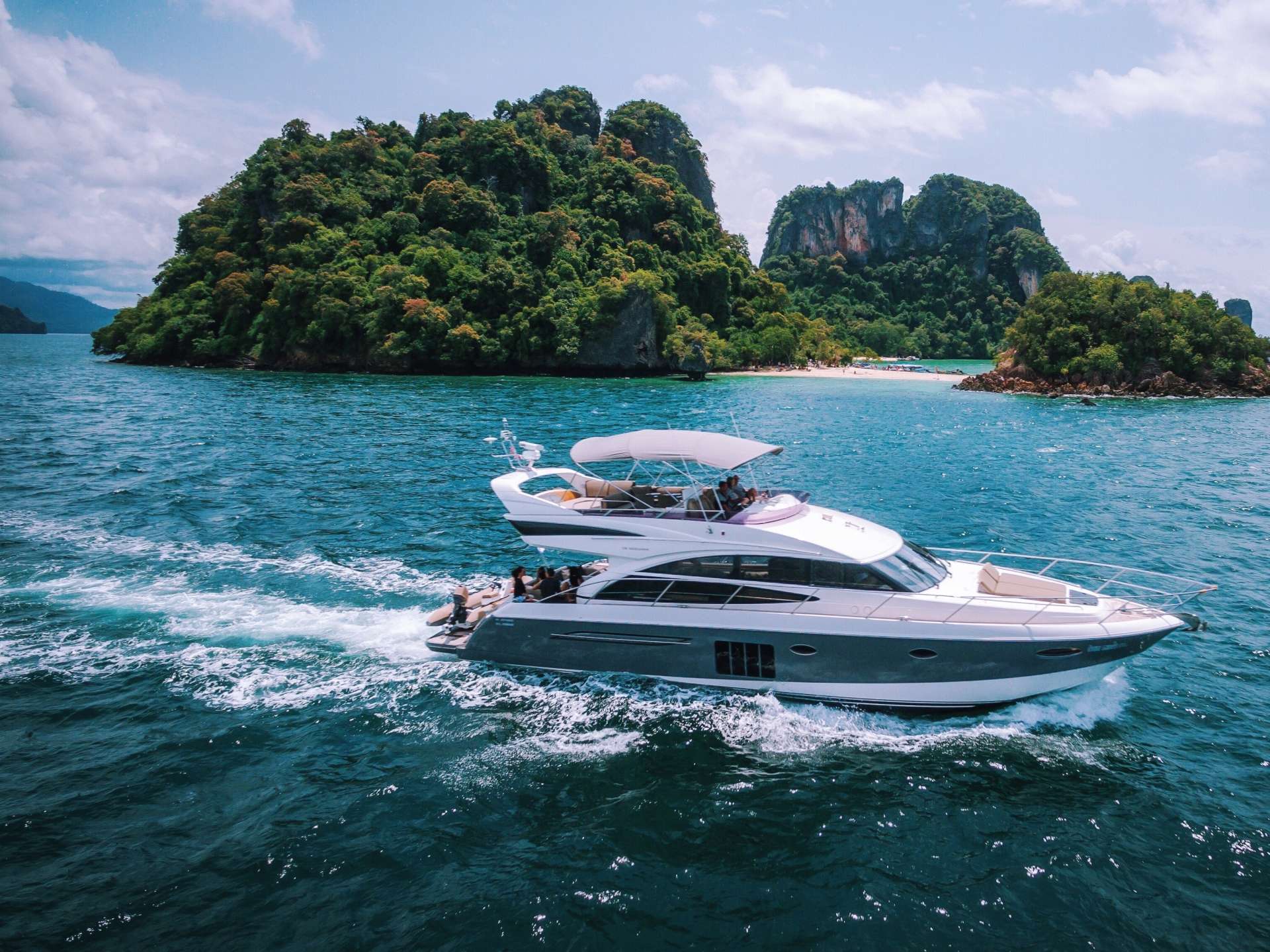 Motor Yacht 'MAYAVEE', 6 PAX, 3 Crew, 61.00 Ft, 18.00 Meters, Built 2012, Princess, UK
