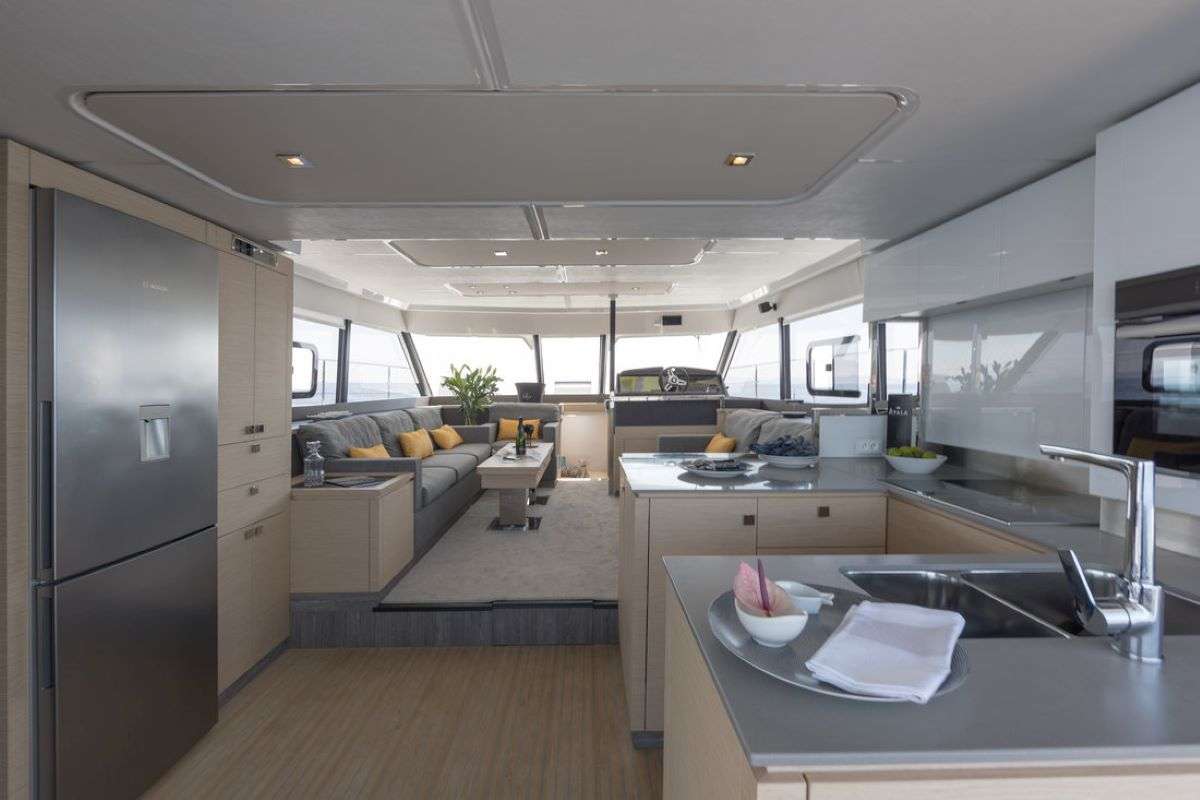 Motor Yacht 'UMBRELLA VICTORIA', 6 PAX, 44.00 Ft, 13.00 Meters, Built 2018, Fountaine Pajot
