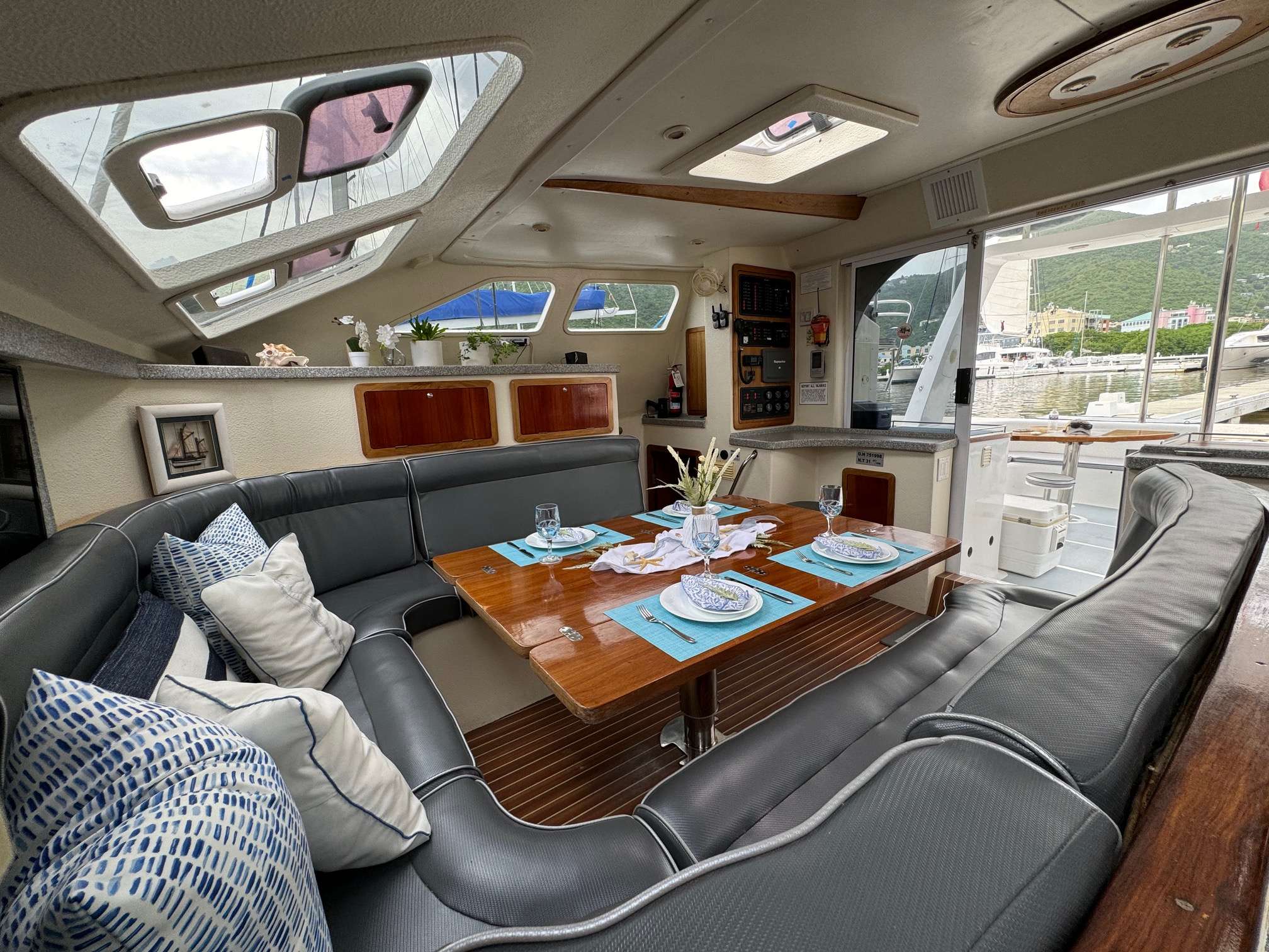 Catamaran Yacht 'CHEF DE MER' Saloon seating area, 6 PAX, 2 Crew, 50.00 Ft, 15.00 Meters, Built 2006, Royal Cape, Refit Year 2022