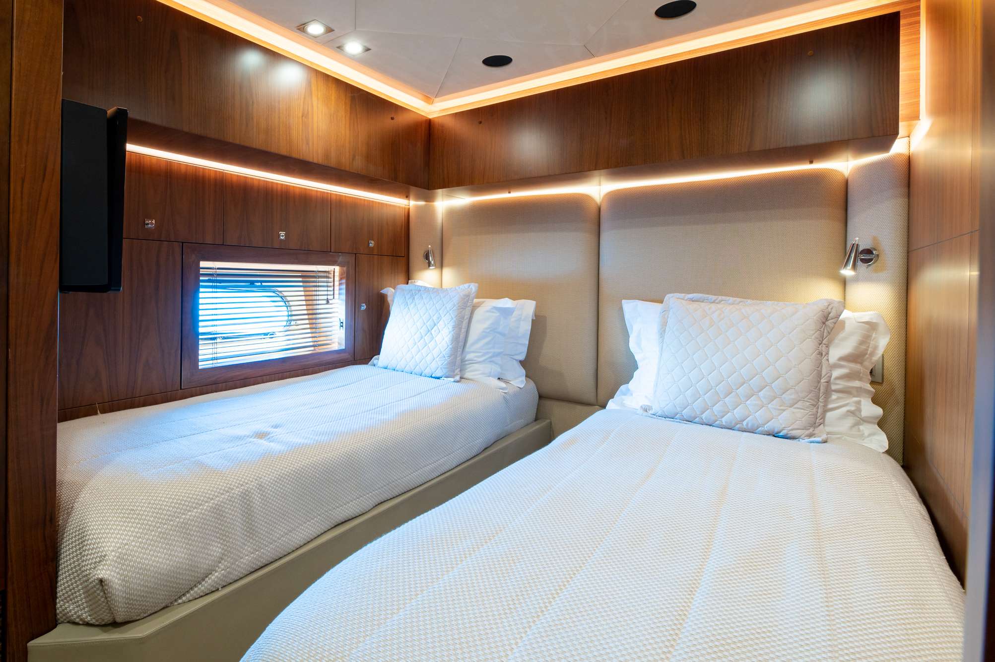 Motor Sailing Yacht 'BLADE 6' Twin Stateroom I, 8 PAX, 4 Crew, 93.00 Ft, 28.00 Meters, Built 2009, Sunseeker, Refit Year 2022