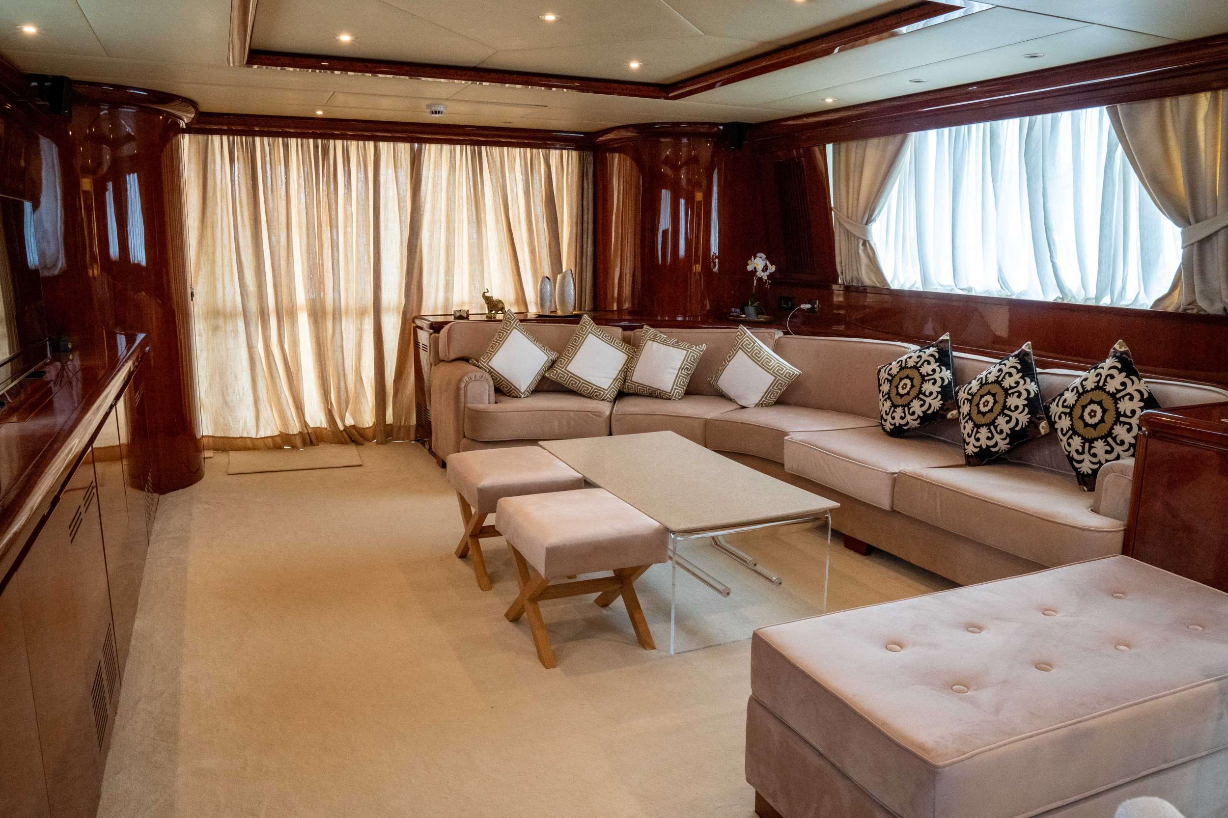 Motor Yacht 'FALCON ISLAND', 12 PAX, 6 Crew, 100.00 Ft, 30.00 Meters, Built 2005, Falcon, Refit Year 2018