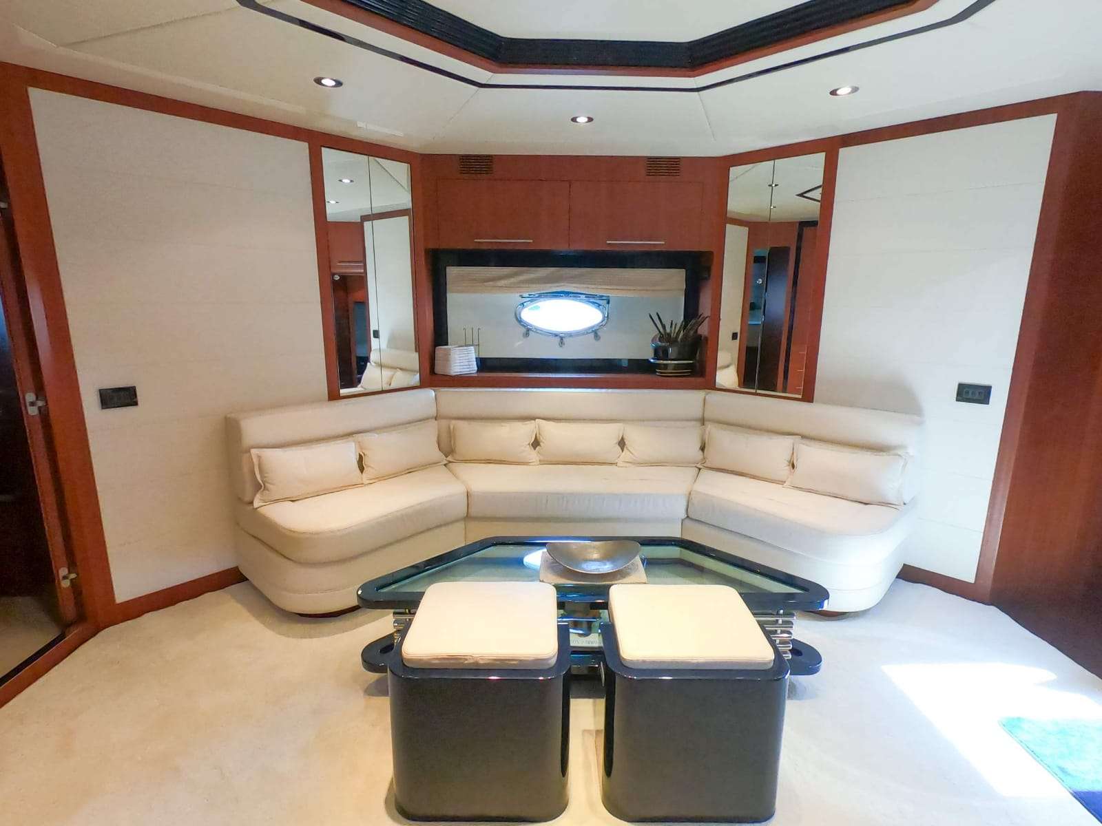 Motor Yacht 'BABLUC' Main Salon, 4 PAX, 2 Crew, 72.00 Ft, 21.00 Meters, Built 2002, Riva