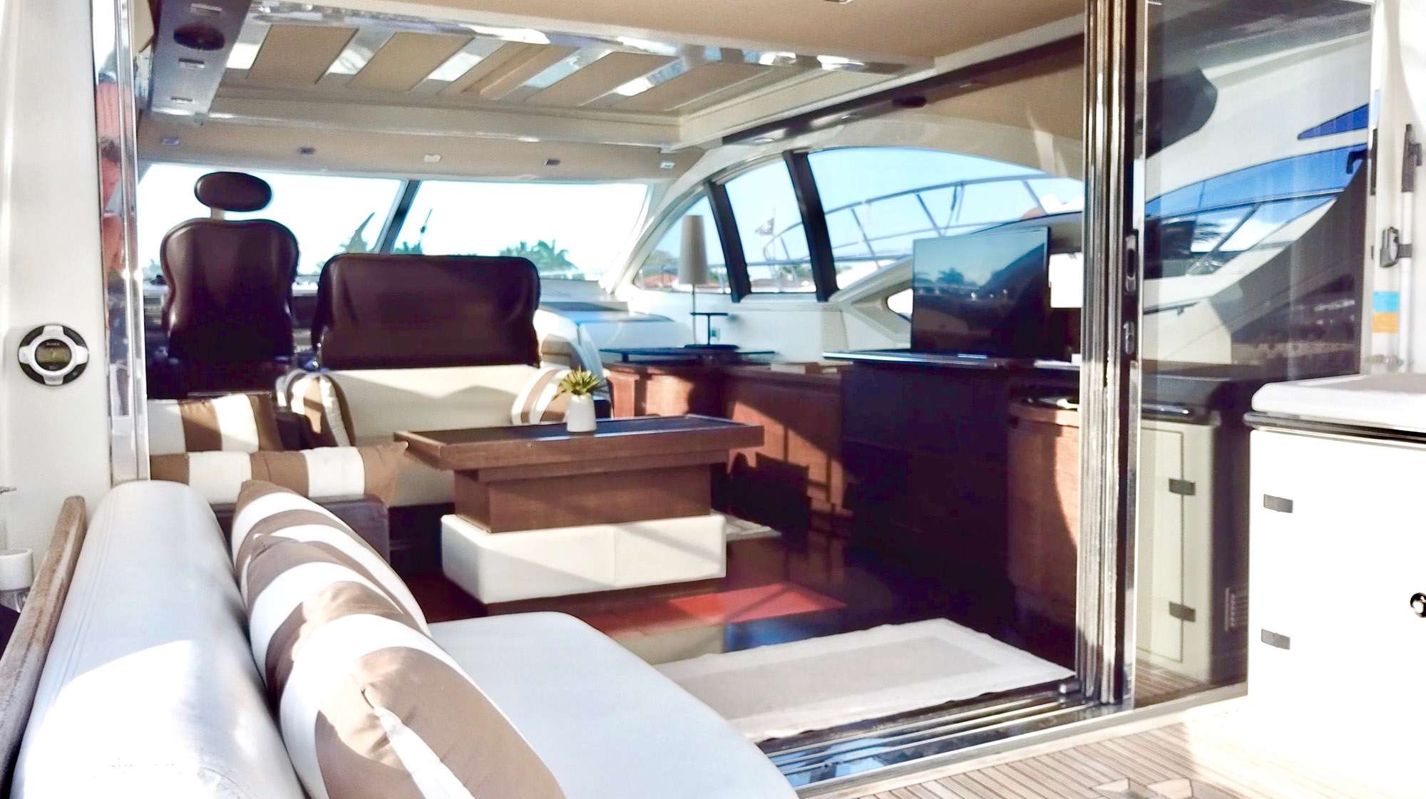 Motor Yacht 'WARREN KELLY', 6 PAX, 62.00 Ft, 18.00 Meters, Built 2014, Azimut, Refit Year 2020