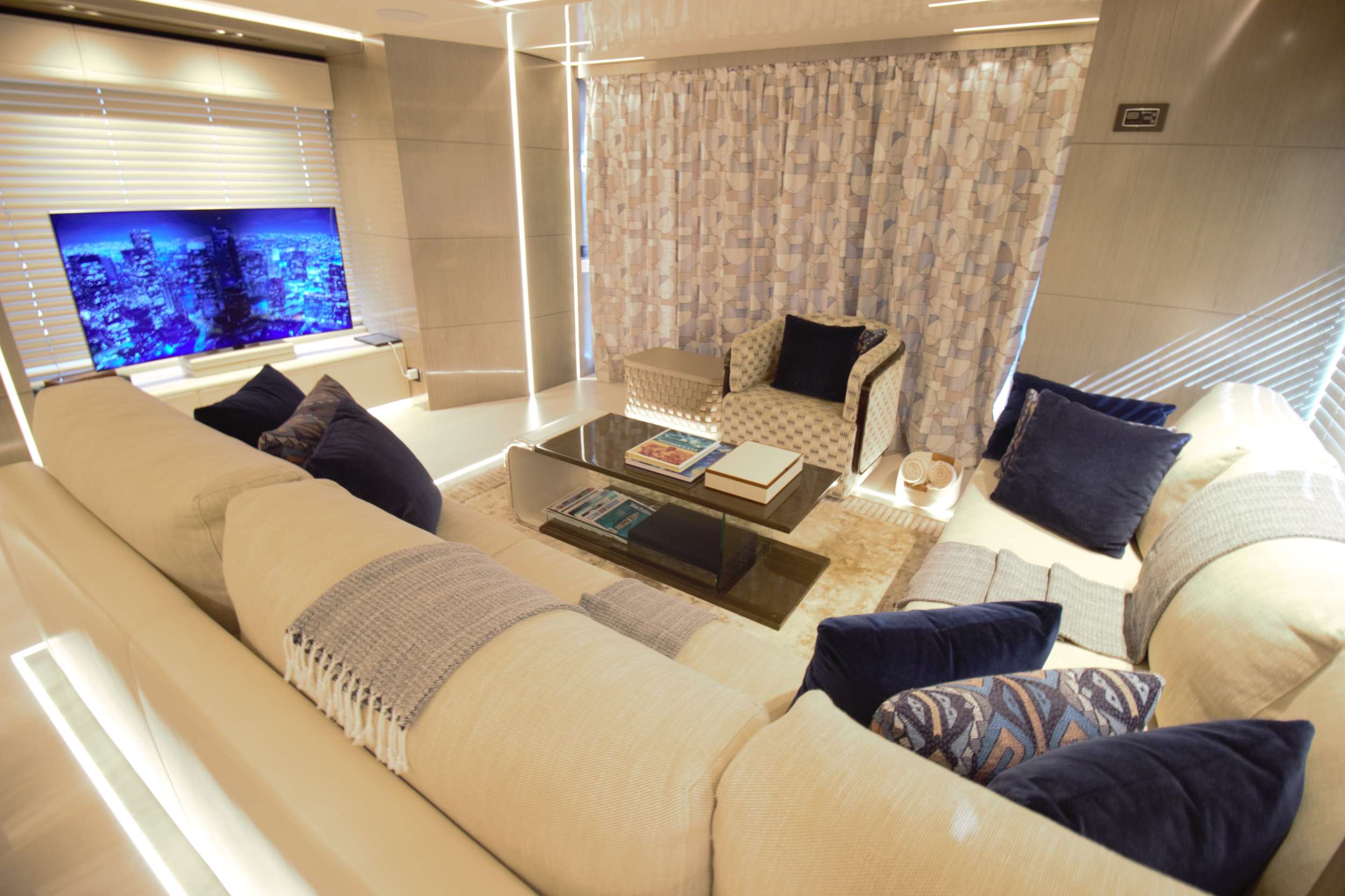 Motor Yacht 'THE PEDDLER', 8 PAX, 4 Crew, 86.00 Ft, 26.00 Meters, Built 2019, Custom