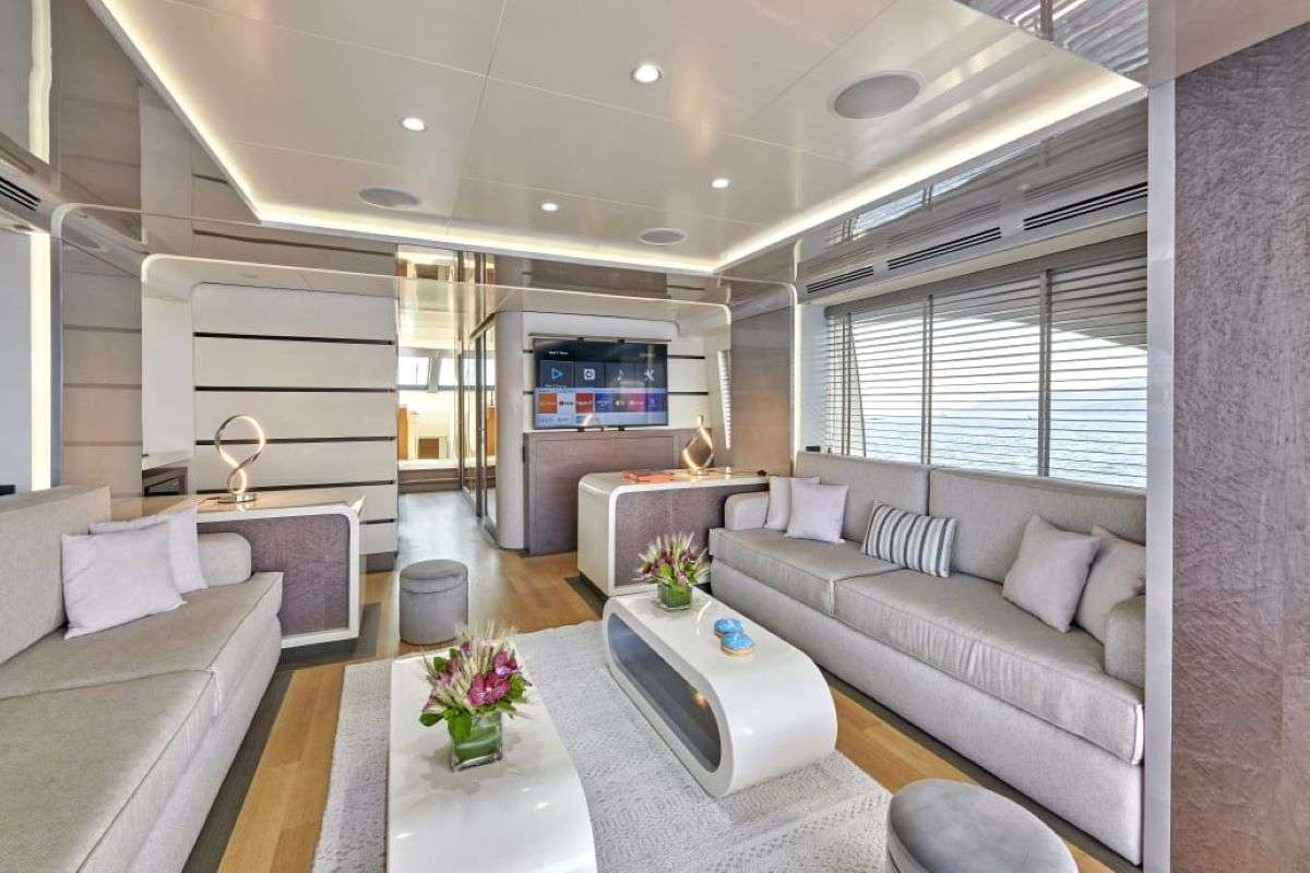 Motor Yacht 'LA FENICE', 10 PAX, 5 Crew, 88.00 Ft, 26.00 Meters, Built 2006, Azimut, Refit Year 2020