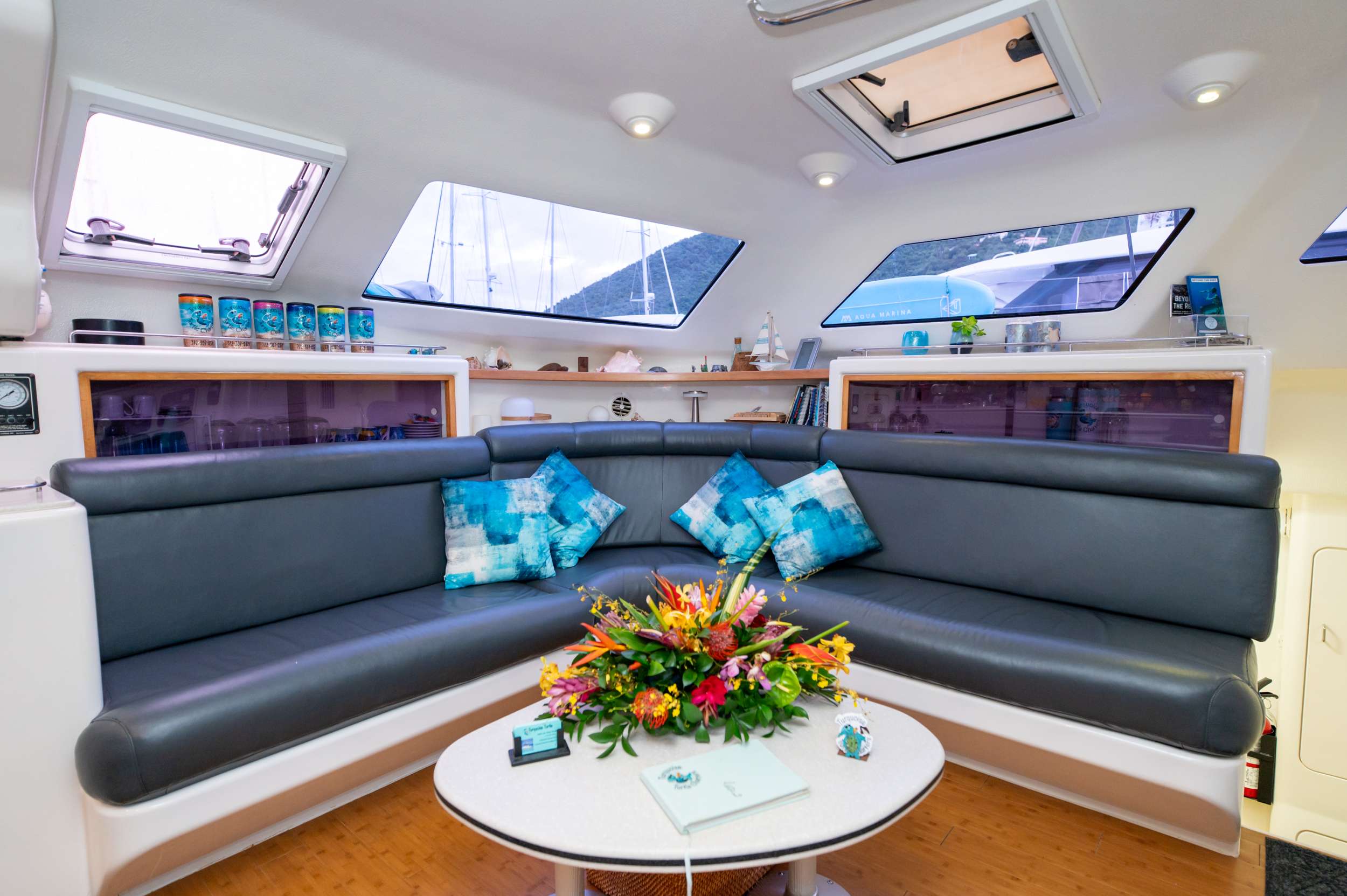 Catamaran Yacht 'TURQUOISE TURTLE' Main salon, 6 PAX, 2 Crew, 50.00 Ft, 15.00 Meters, Built 2001, VOYAGE yacht, Refit Year December 2017