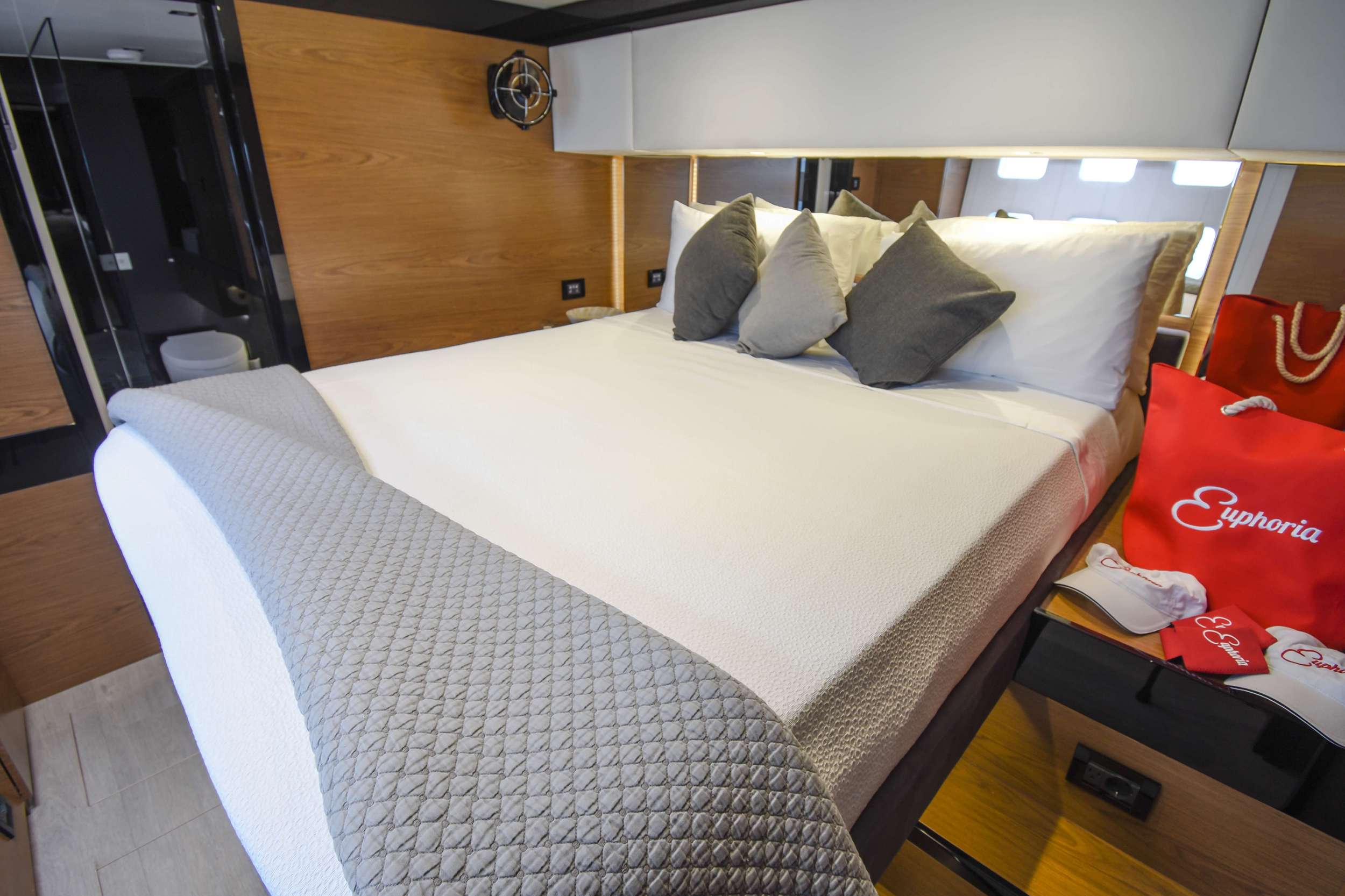 Catamaran Yacht 'EUPHORIA', 6 PAX, 2 Crew, 60.00 Ft, 18.00 Meters, Built 2016, Sunreef Yachts