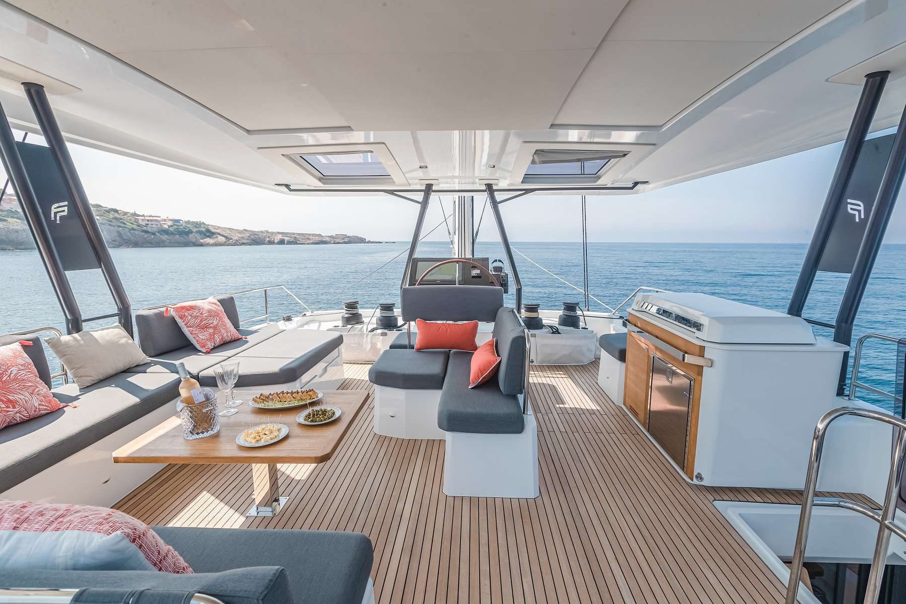 Catamaran Yacht 'PORT TO VINO SAMANA 59', 8 PAX, 2 Crew, 59.00 Ft, 17.00 Meters, Built 2023, Fountaine Pajot