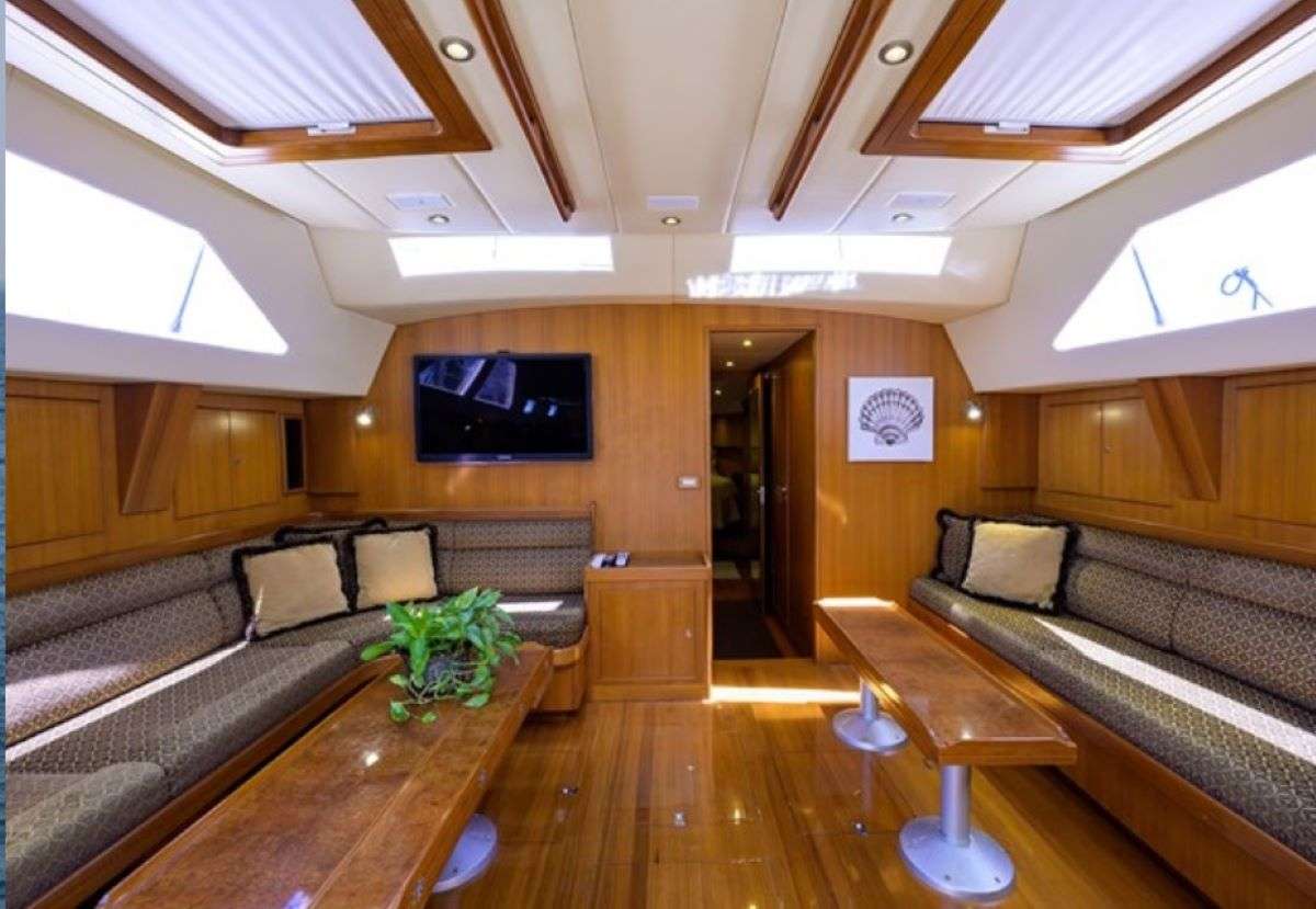 Sailing Yacht 'THE ROYAL BLUE', 6 PAX, 2 Crew, 70.00 Ft, 21.00 Meters, Built 2009, HYLASS