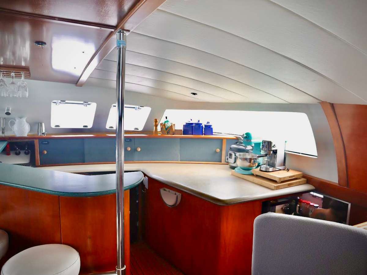 Catamaran Yacht 'MISS ELIZABETH' Salon Bar, 6 PAX, 2 Crew, 56.00 Ft, 17.00 Meters, Built 2001, Fountaine Pajot, Refit Year 2019 with continuous updates