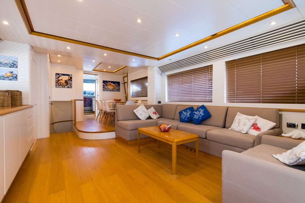 Motor Yacht 'RIVIERA' Main Salon, 9 PAX, 3 Crew, 78.72 Ft, 24.00 Meters, Built 2009, Alalunga