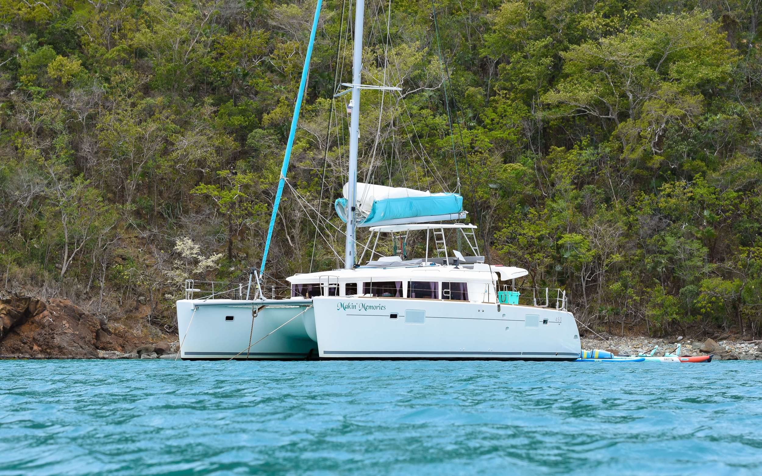 Catamaran Yacht 'MAKIN MEMORIES', 6 PAX, 2 Crew, 45.00 Ft, 13.00 Meters, Built 2016, Lagoon