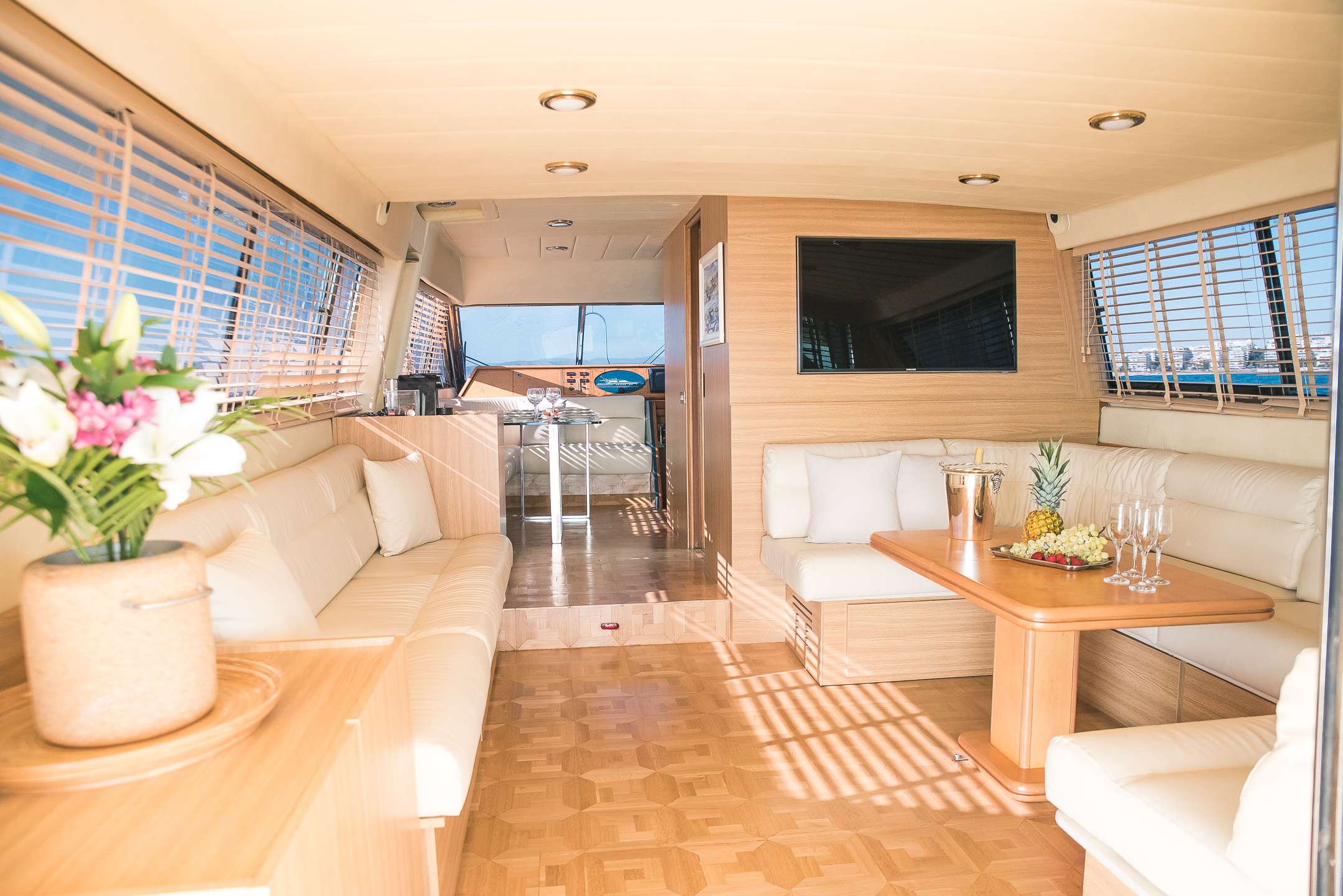 Motor Yacht 'TEMPTATION', 8 PAX, 66.00 Ft, 20.00 Meters, Built 1992, Posillipo, Refit Year 2021