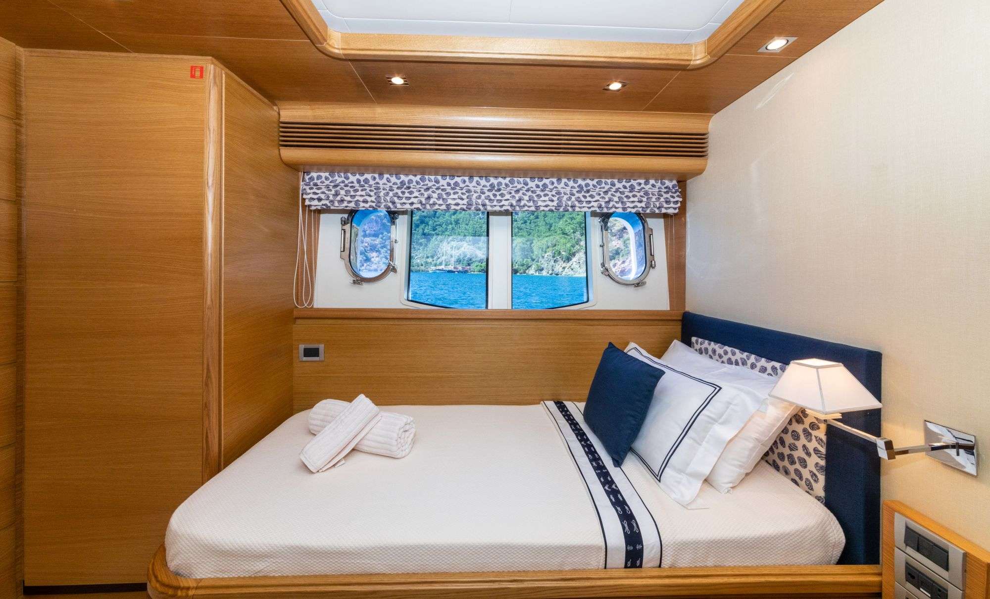 Motor Yacht 'FUNDA D', 12 PAX, 5 Crew, 98.00 Ft, 30.00 Meters, Built 2007, Ferretti