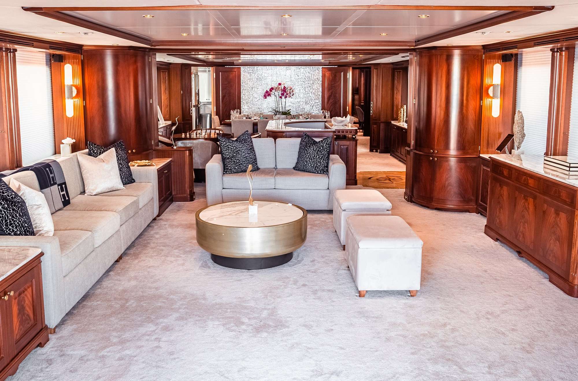 Motor Yacht 'MAMMA MIA' Salon, 10 PAX, 7 Crew, 120.00 Ft, 36.00 Meters, Built 2007, Benetti, Refit Year 2022