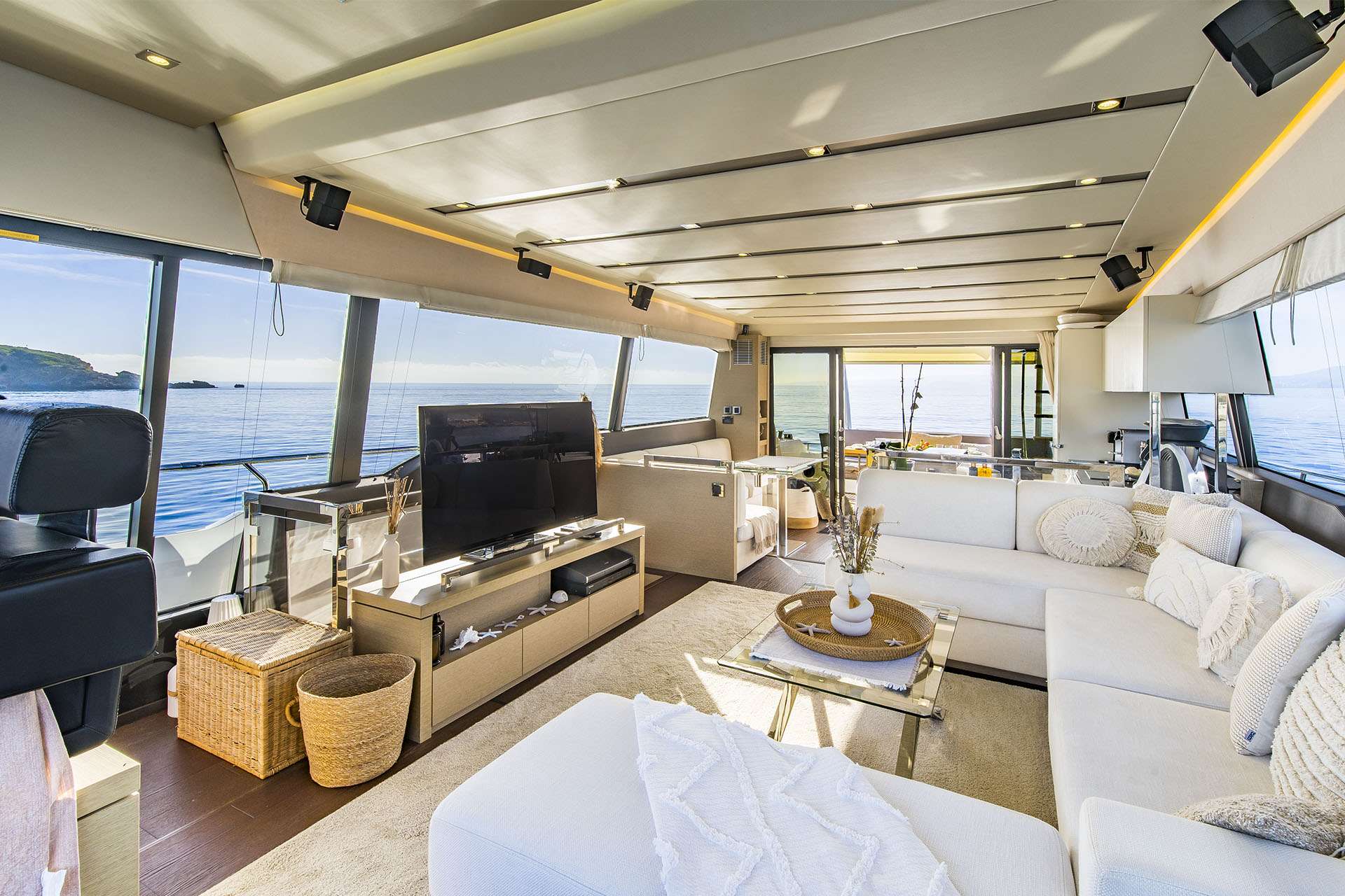 Motor Yacht 'BLUE M' Main Salon, 8 PAX, 2 Crew, 70.00 Ft, 21.00 Meters, Built 2016, Prestige Yachts