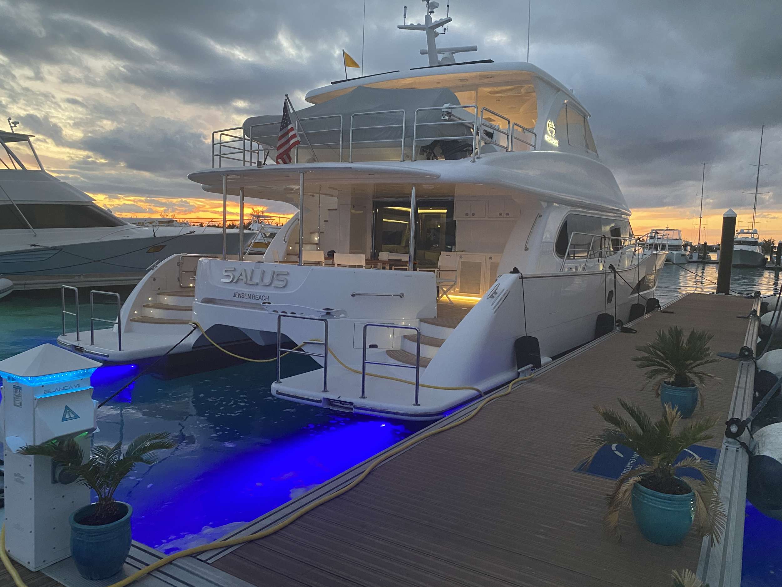 Catamaran Yacht 'SALUS', 6 PAX, 2 Crew, 60.00 Ft, 18.00 Meters, Built 2022, Horizon