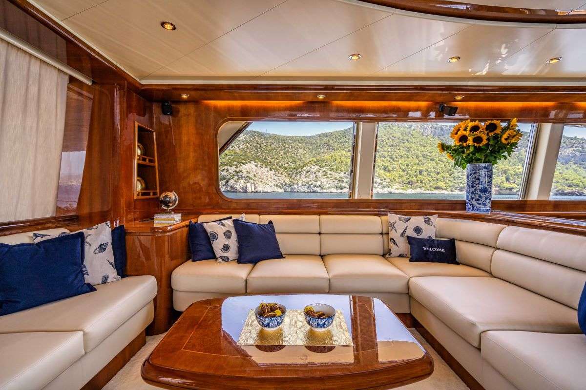Motor Yacht 'ESTIA POSEIDON', 10 PAX, 5 Crew, 85.00 Ft, 26.00 Meters, Built 2006, Falcon, Refit Year 2021