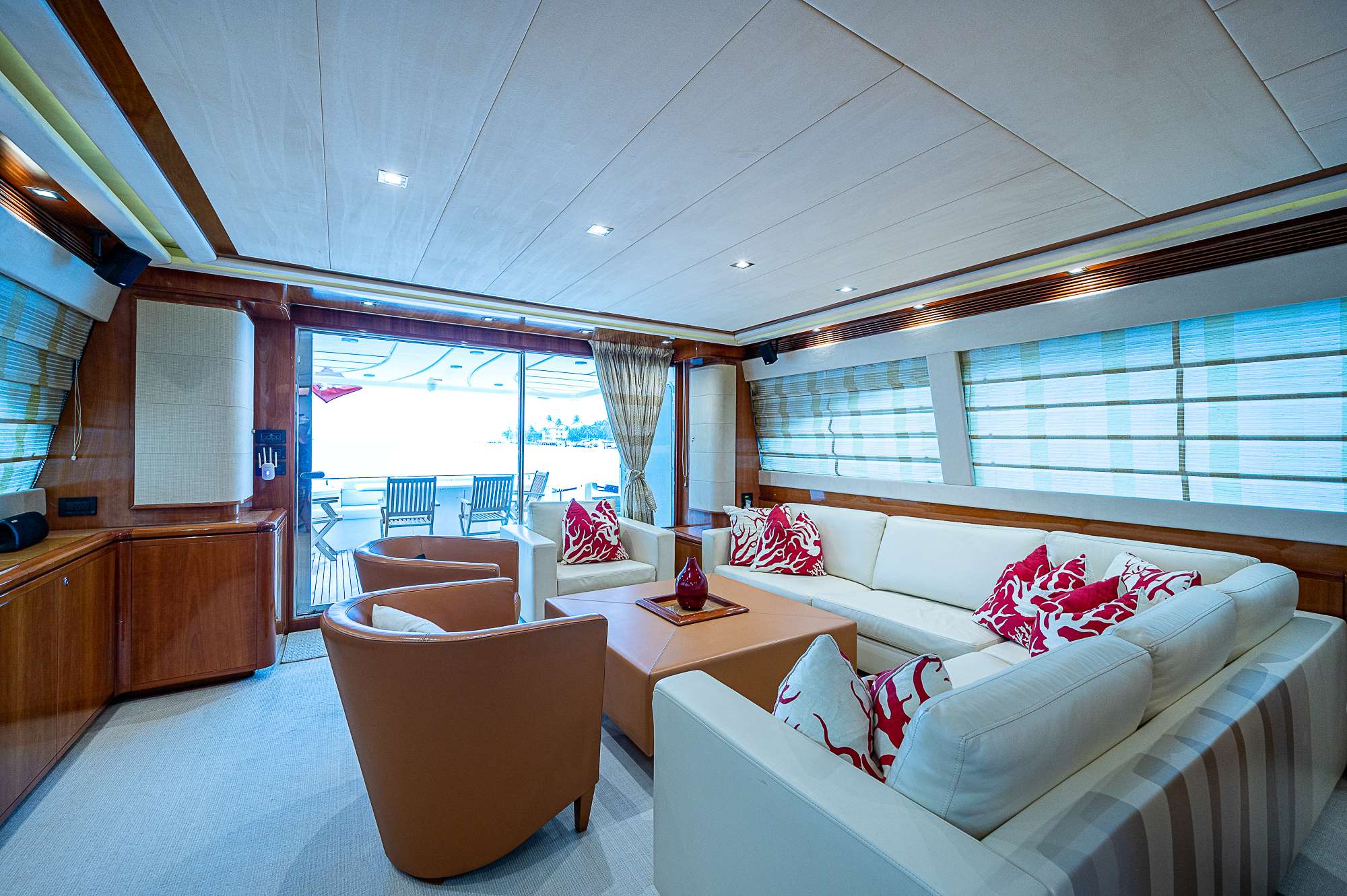 Motor Yacht 'LA PALOMA', 8 PAX, 83.00 Ft, 25.00 Meters, Built 2008, Ferretti