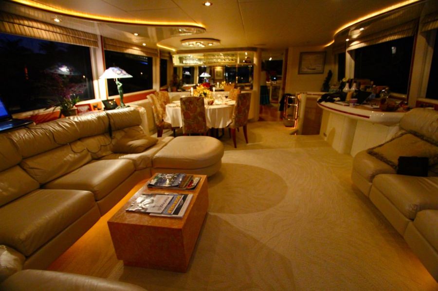Motor Yacht 'COMPANIONSHIP' Main Salon, 6 PAX, 1 Crew, 76.00 Ft, 23.00 Meters, Built 1997, Lazzara