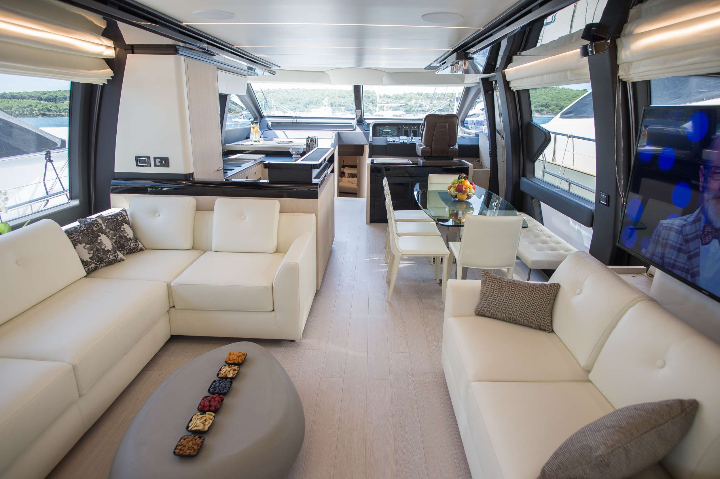 Motor Yacht 'ALYSS' Salon, 8 PAX, 2 Crew, 73.00 Ft, 22.00 Meters, Built 2018, Azimut