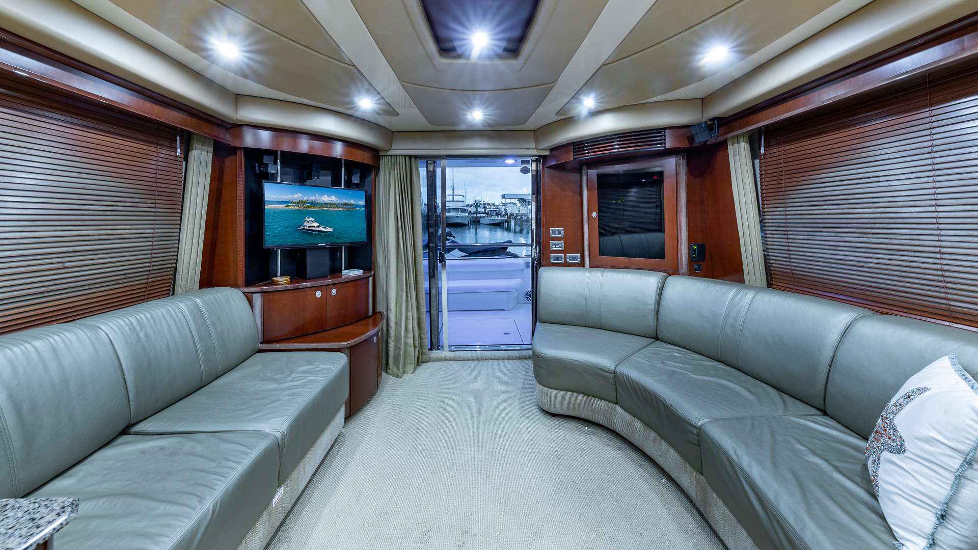 Motor Yacht 'FUN CLUB', 6 PAX, 58.00 Ft, 17.00 Meters, Built 2008, Sea Ray, Refit Year 2021